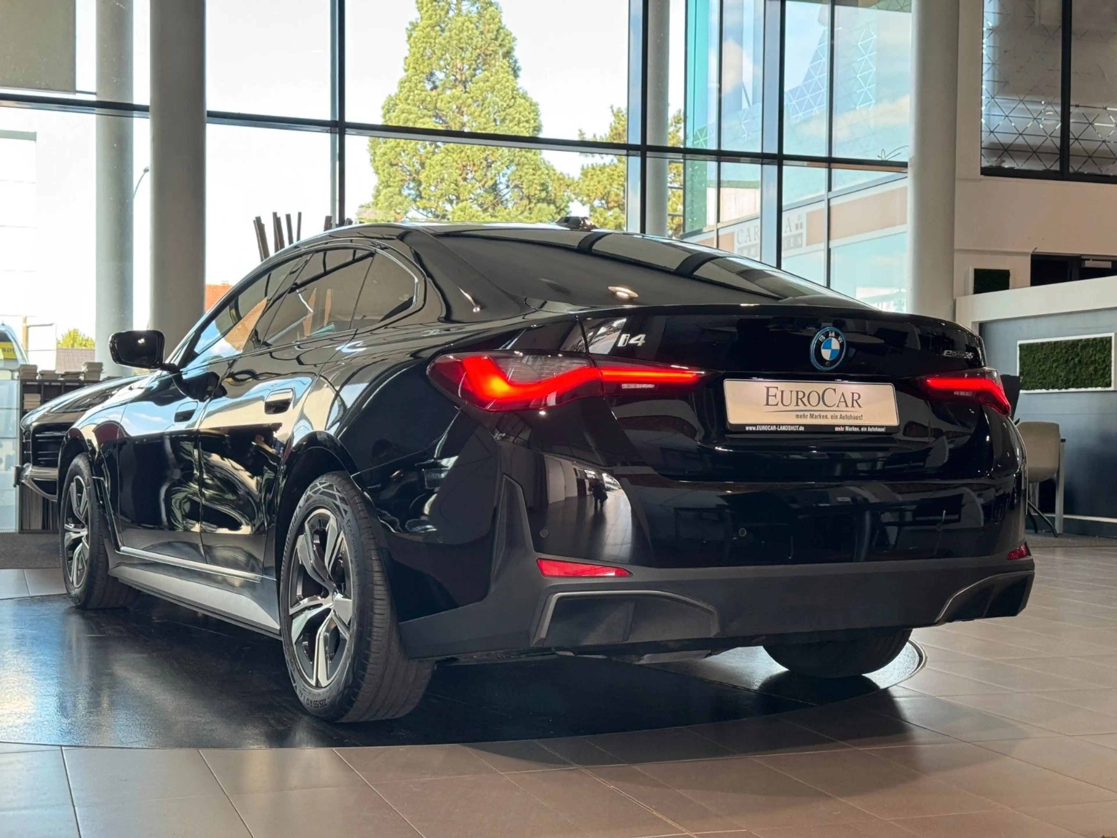 BMW i4 Gran Coupe 35e Curved IconicSounds AmbienteB. — photo 2