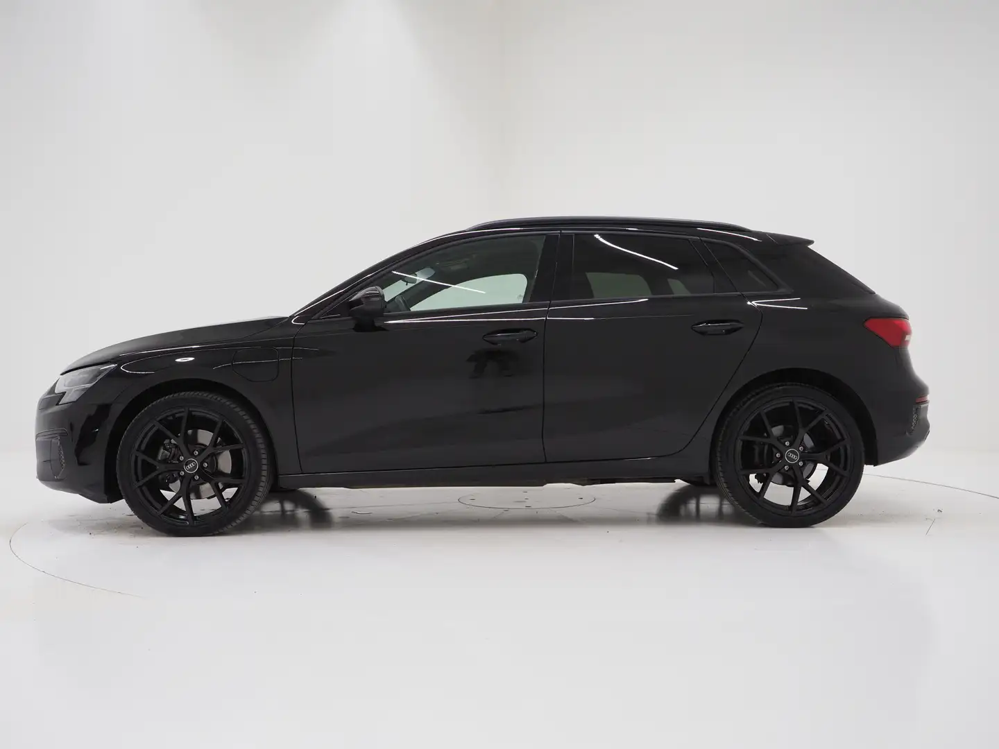 Audi A3 Sportback 40 TFSI e Black Optic | Virtual | Carpla Black - 2