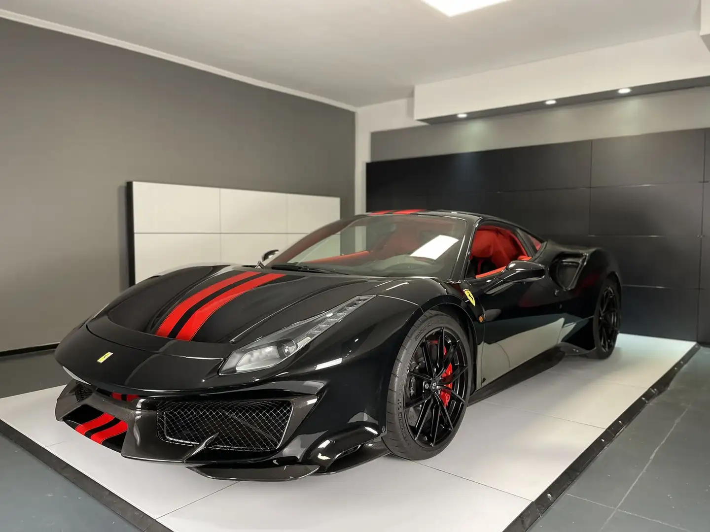 Ferrari 488 HAND LACKIERT VOLL KOHLENFASER 1.HAND Schwarz - 1
