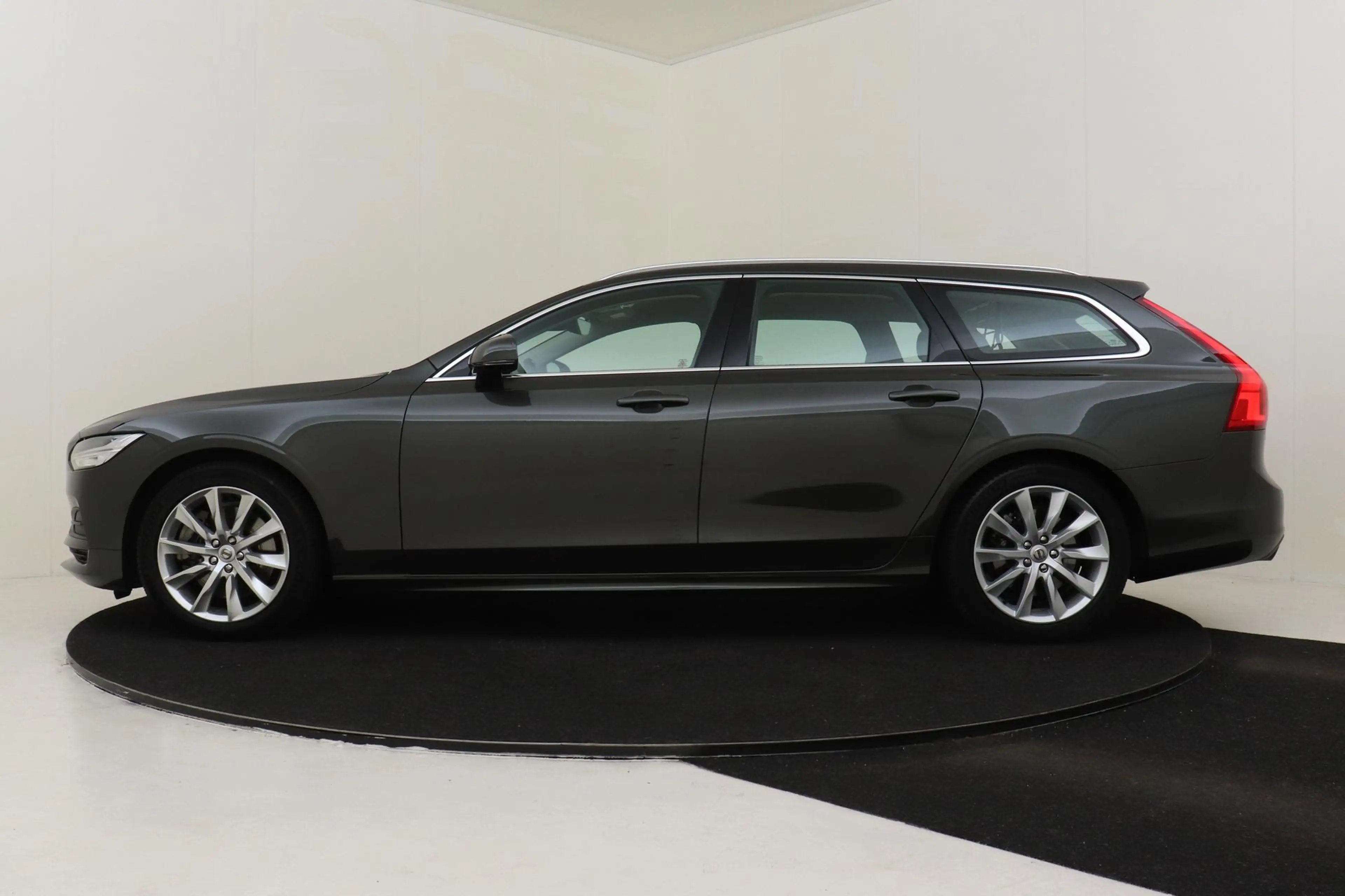 Volvo V90 T4 AUT. MOMENTUM PRO -LEDER|CAMERA|ADAP.CRUISE|SCA — photo 7