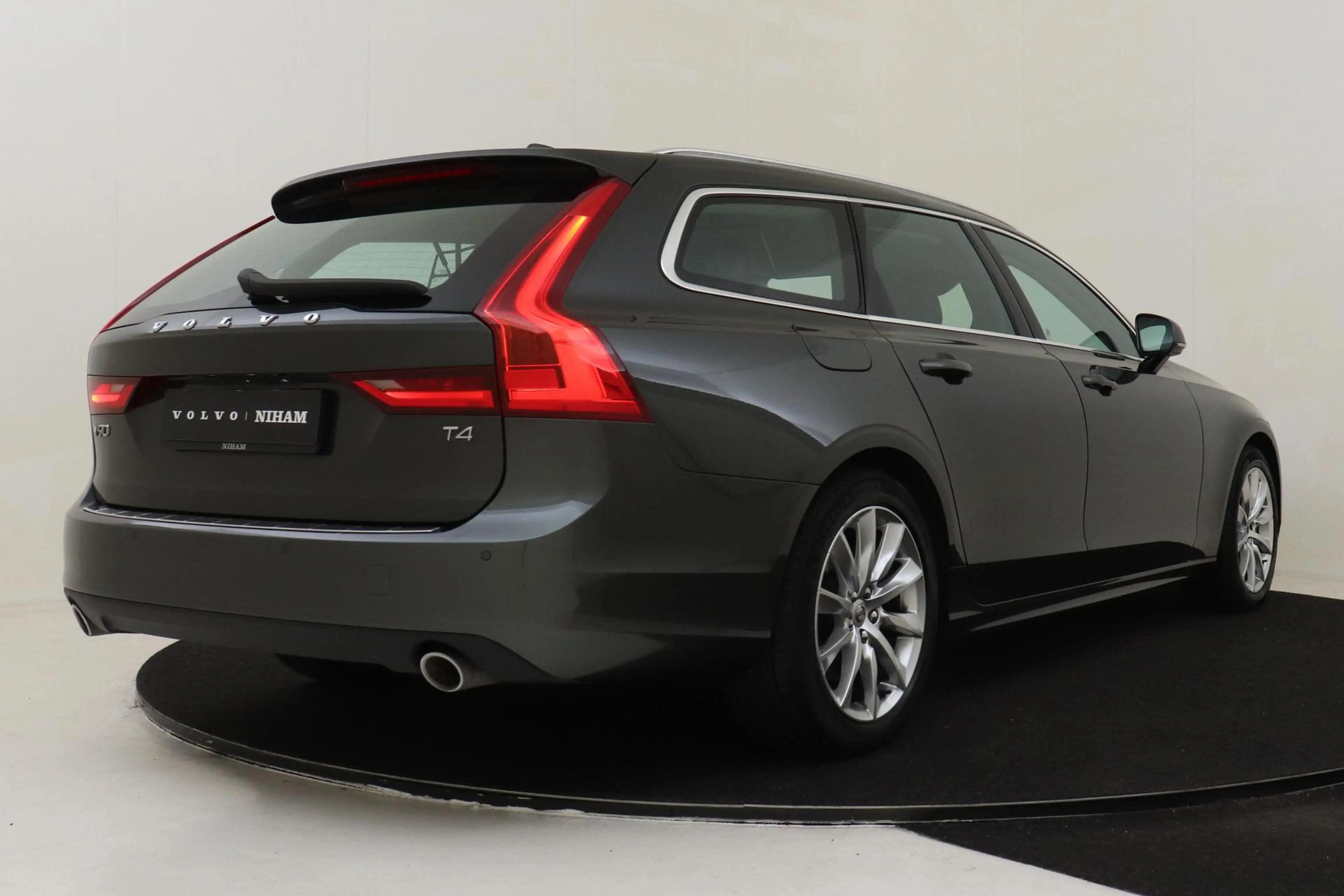 Volvo V90 T4 AUT. MOMENTUM PRO -LEDER|CAMERA|ADAP.CRUISE|SCA — photo 3