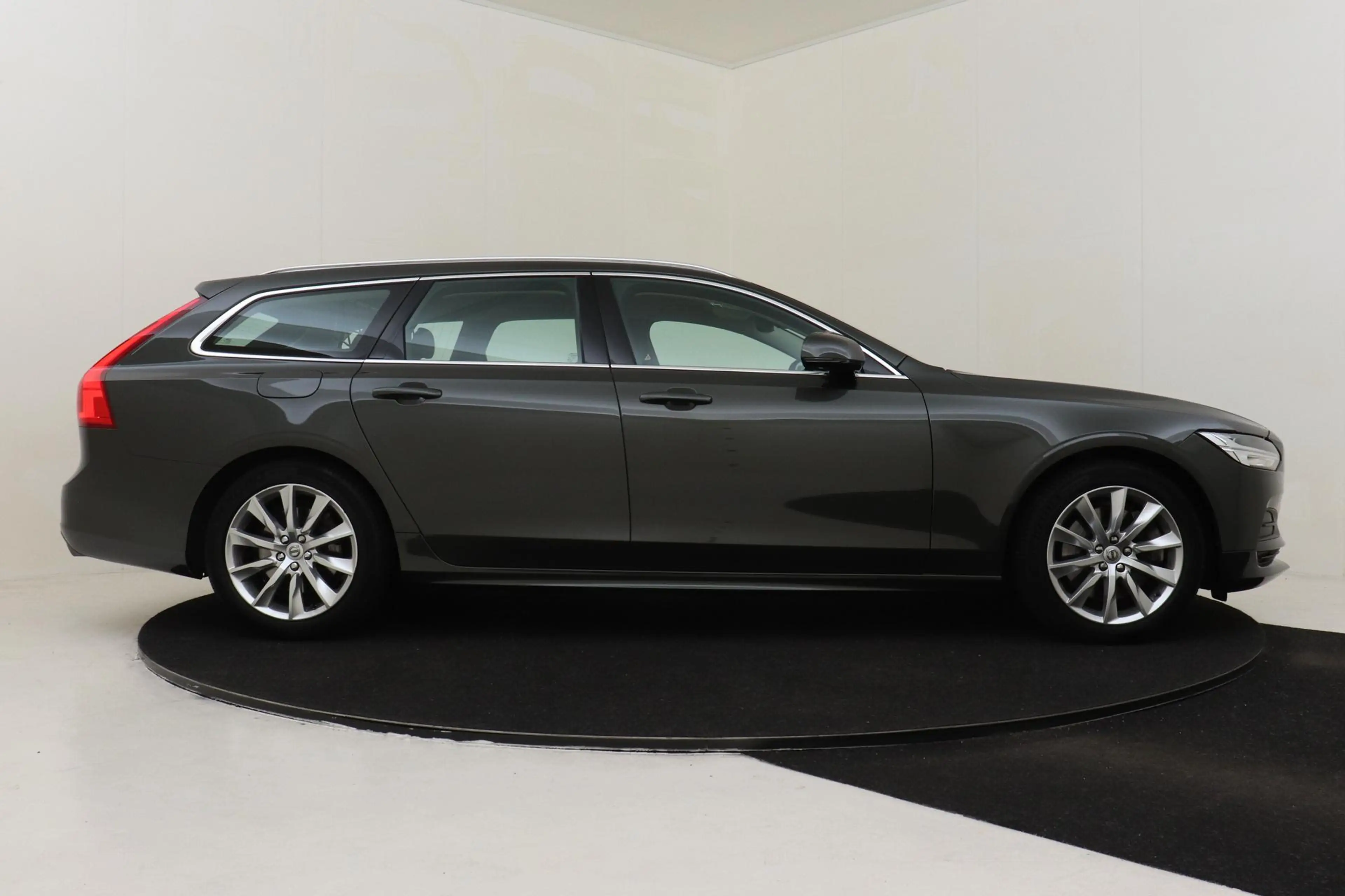 Volvo V90 T4 AUT. MOMENTUM PRO -LEDER|CAMERA|ADAP.CRUISE|SCA — photo 13