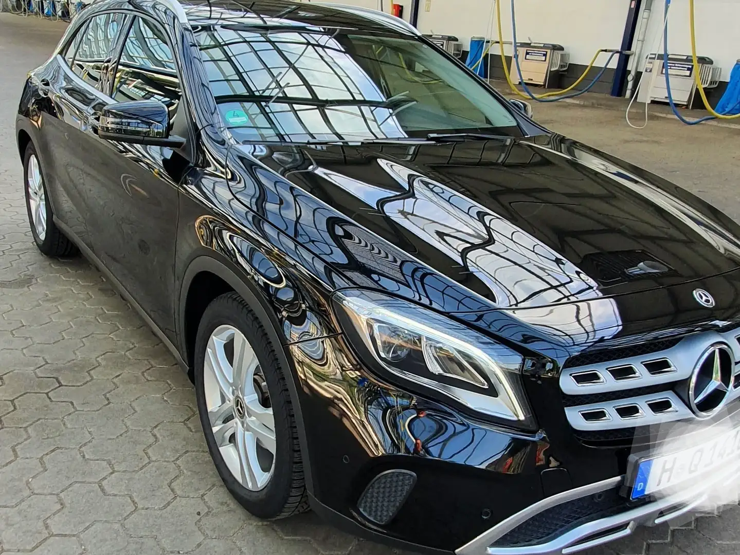 Mercedes-Benz GLA 180 GLA 180 Urban Schwarz - 2
