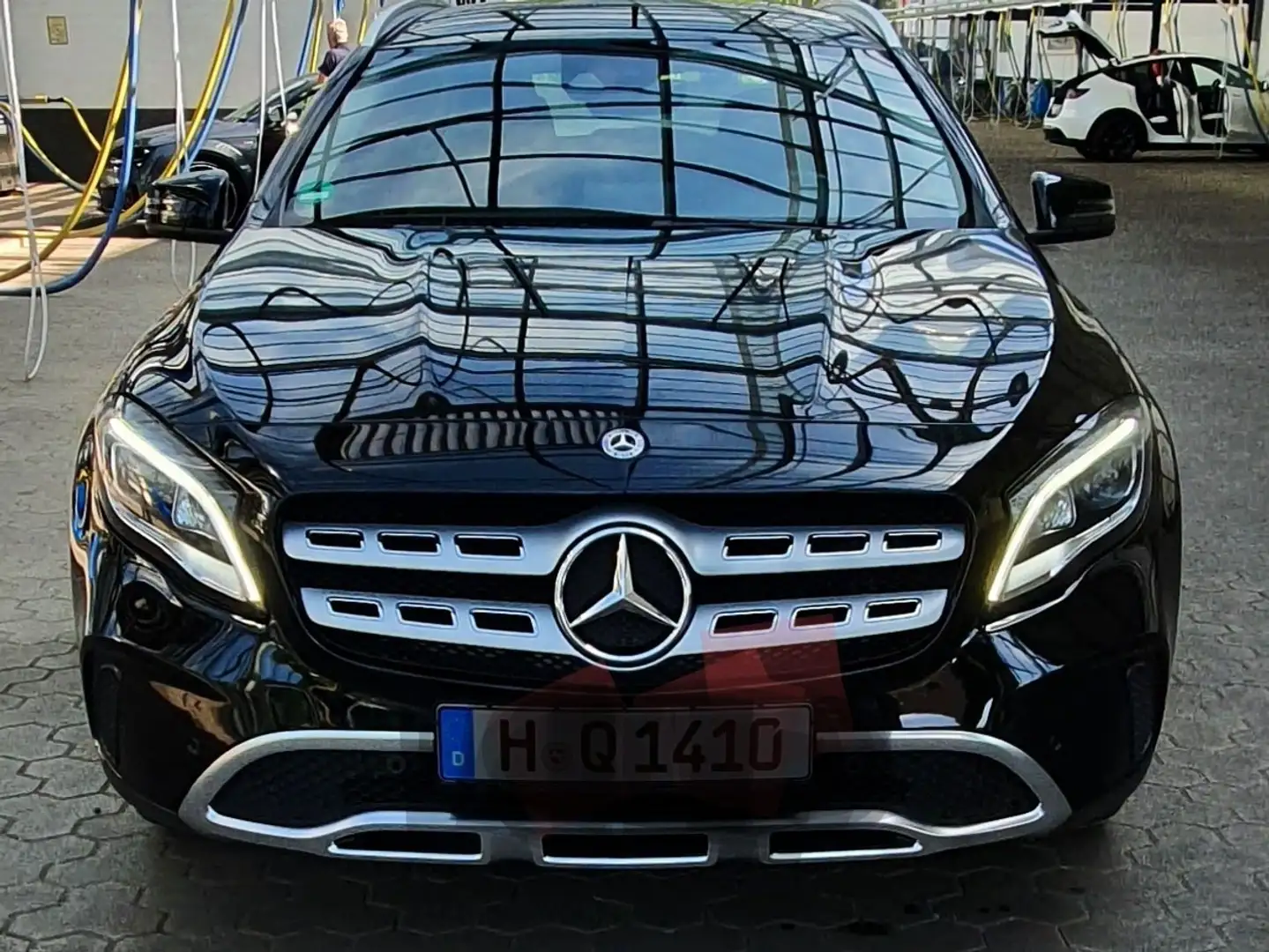 Mercedes-Benz GLA 180 GLA 180 Urban Schwarz - 1