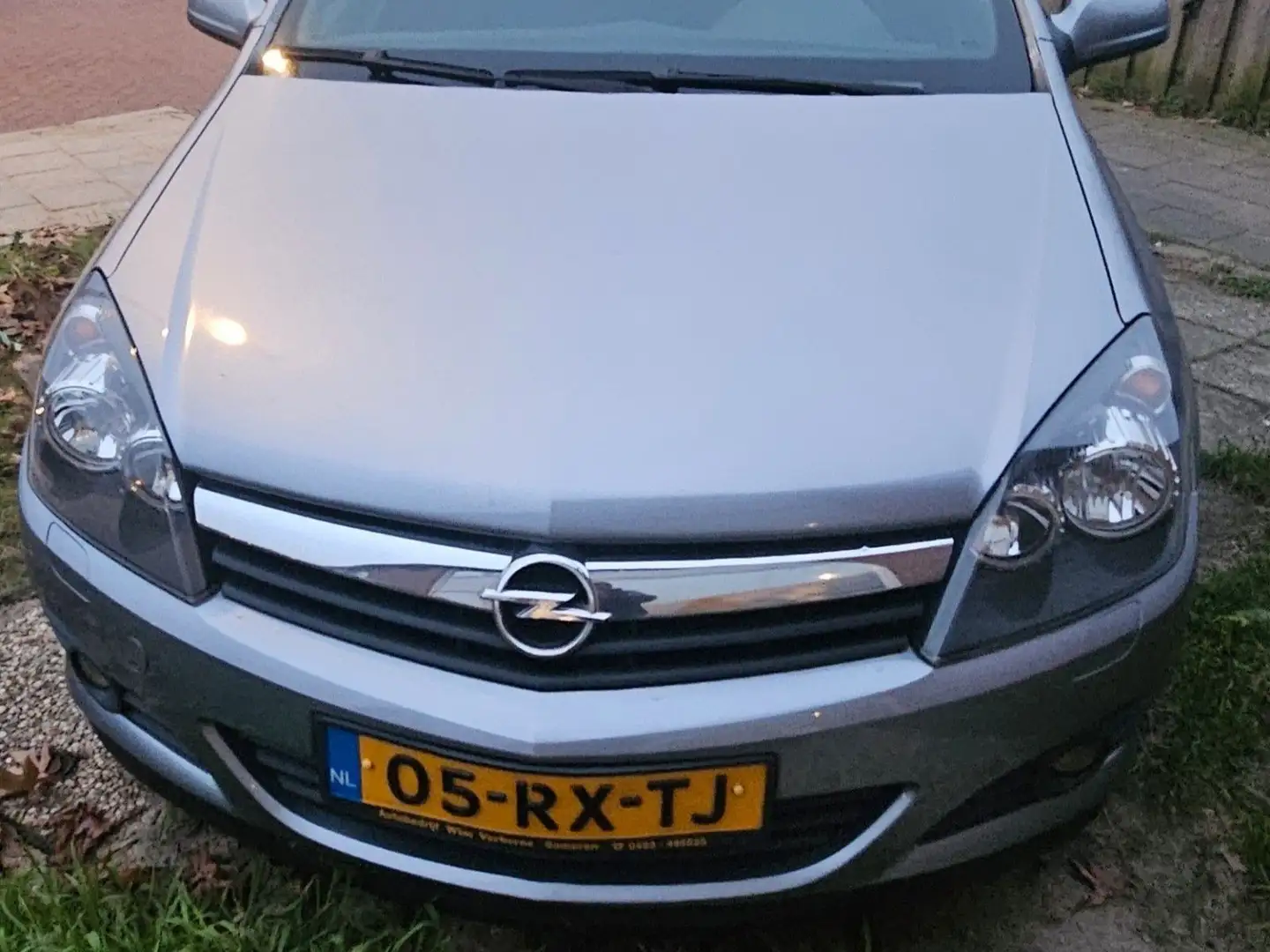 Opel Astra 1.6 Sport Grijs - 1