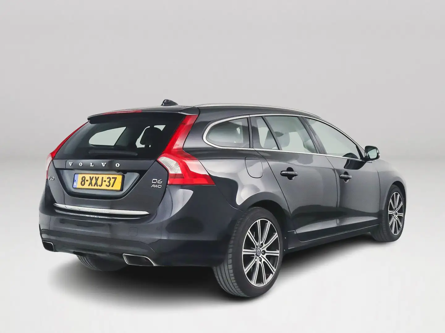 Volvo V60 D6 Aut. AWD Plug-In Hybrid Summum | Parkeercamera Zwart - 2