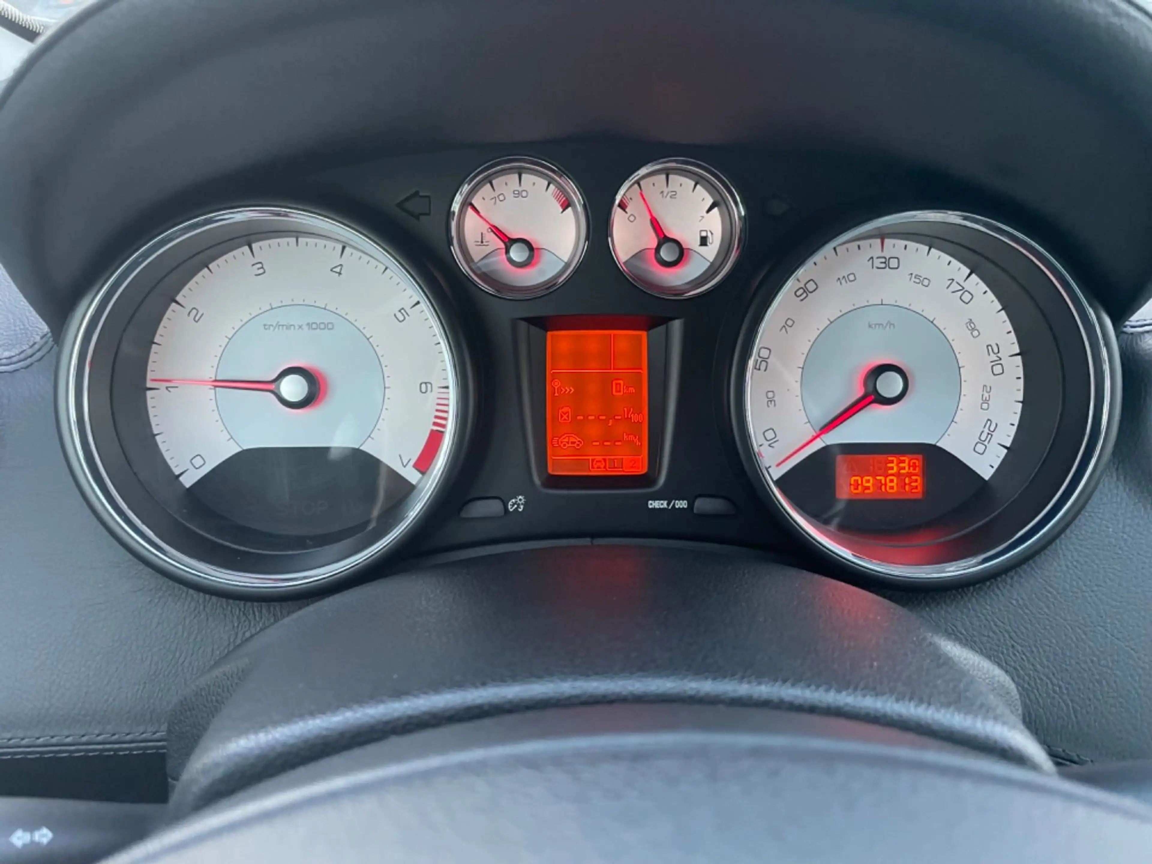 Peugeot 308 CC Cabrio KLIMA  LEDER TÜV + SERVICE NEU !!! — photo 9