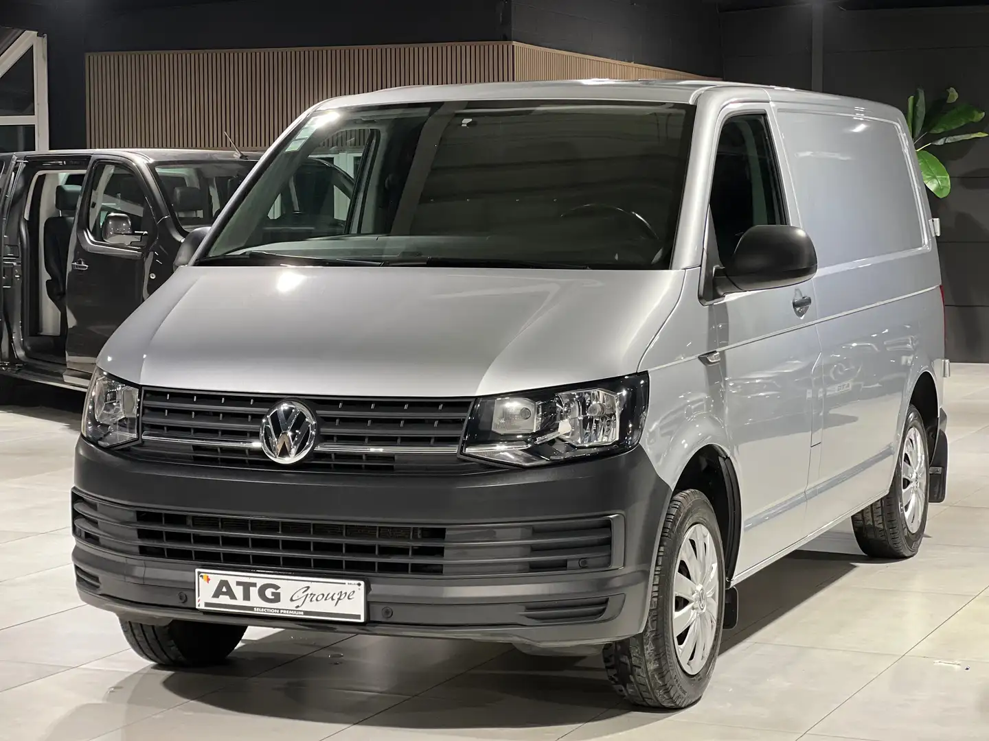 Volkswagen T6 Transporter 2.0 TDi 150CV BOITE AUTO TVAC 3PL GPS AIRCO Grijs - 1