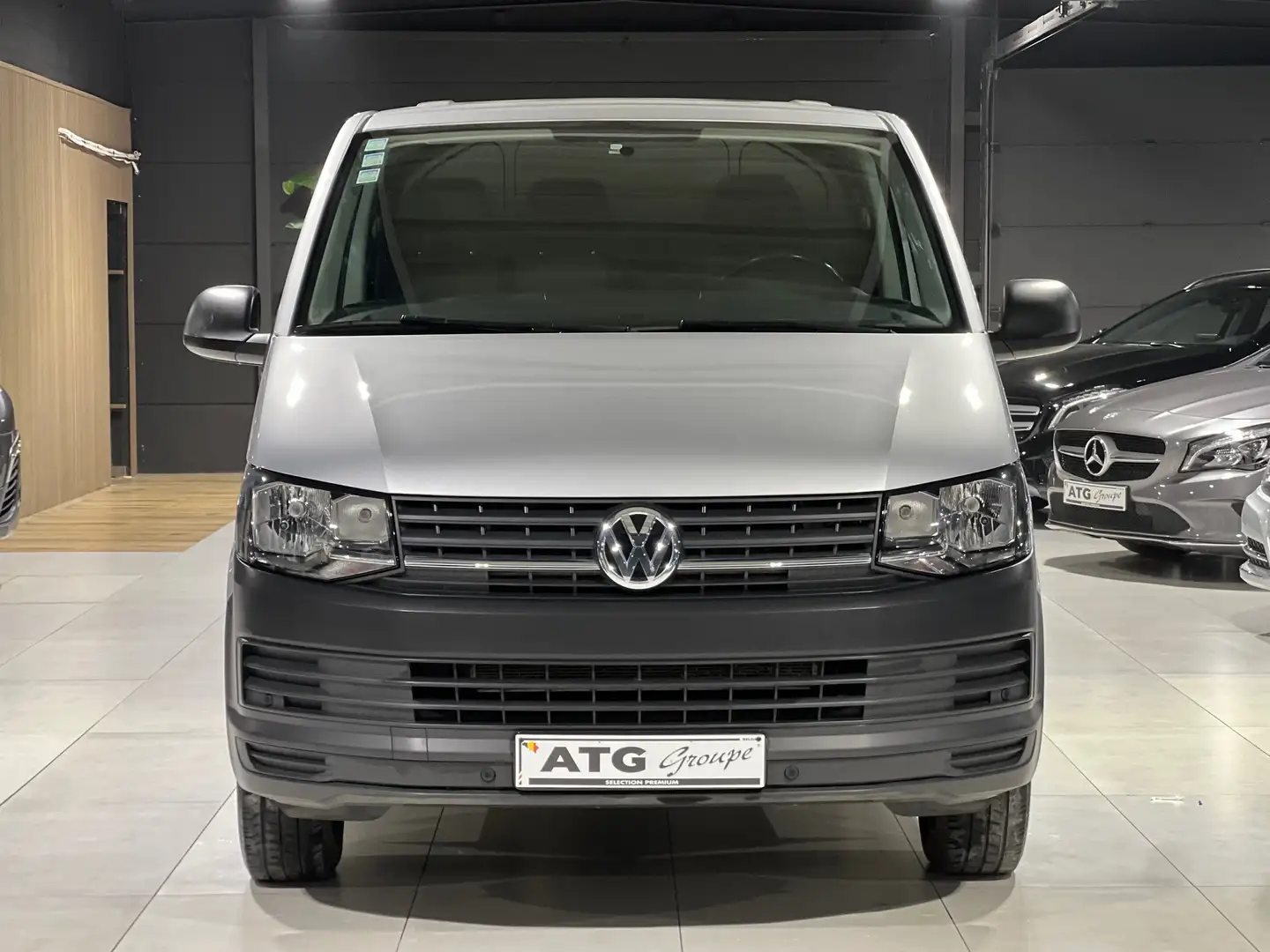 Volkswagen T6 Transporter 2.0 TDi 150CV BOITE AUTO TVAC 3PL GPS AIRCO Grijs - 2