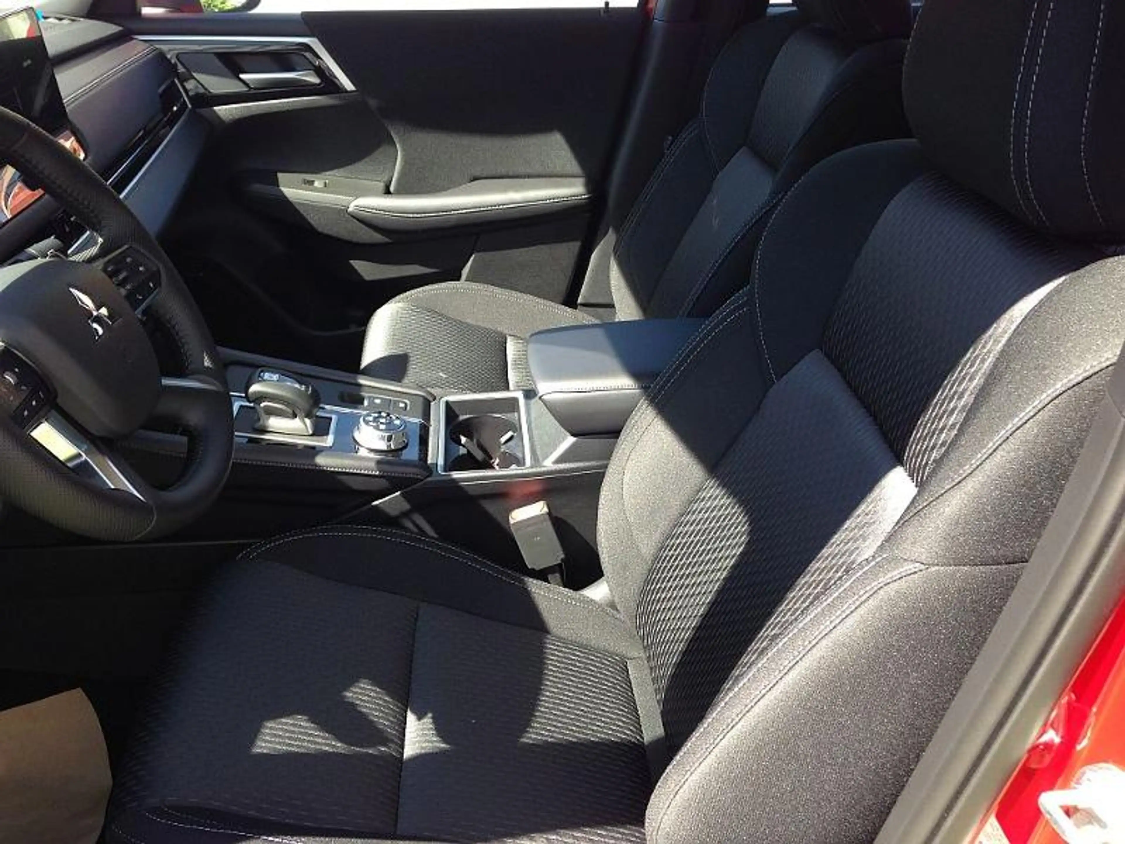Mitsubishi Outlander 2.4L PHEV BASIS — photo 3
