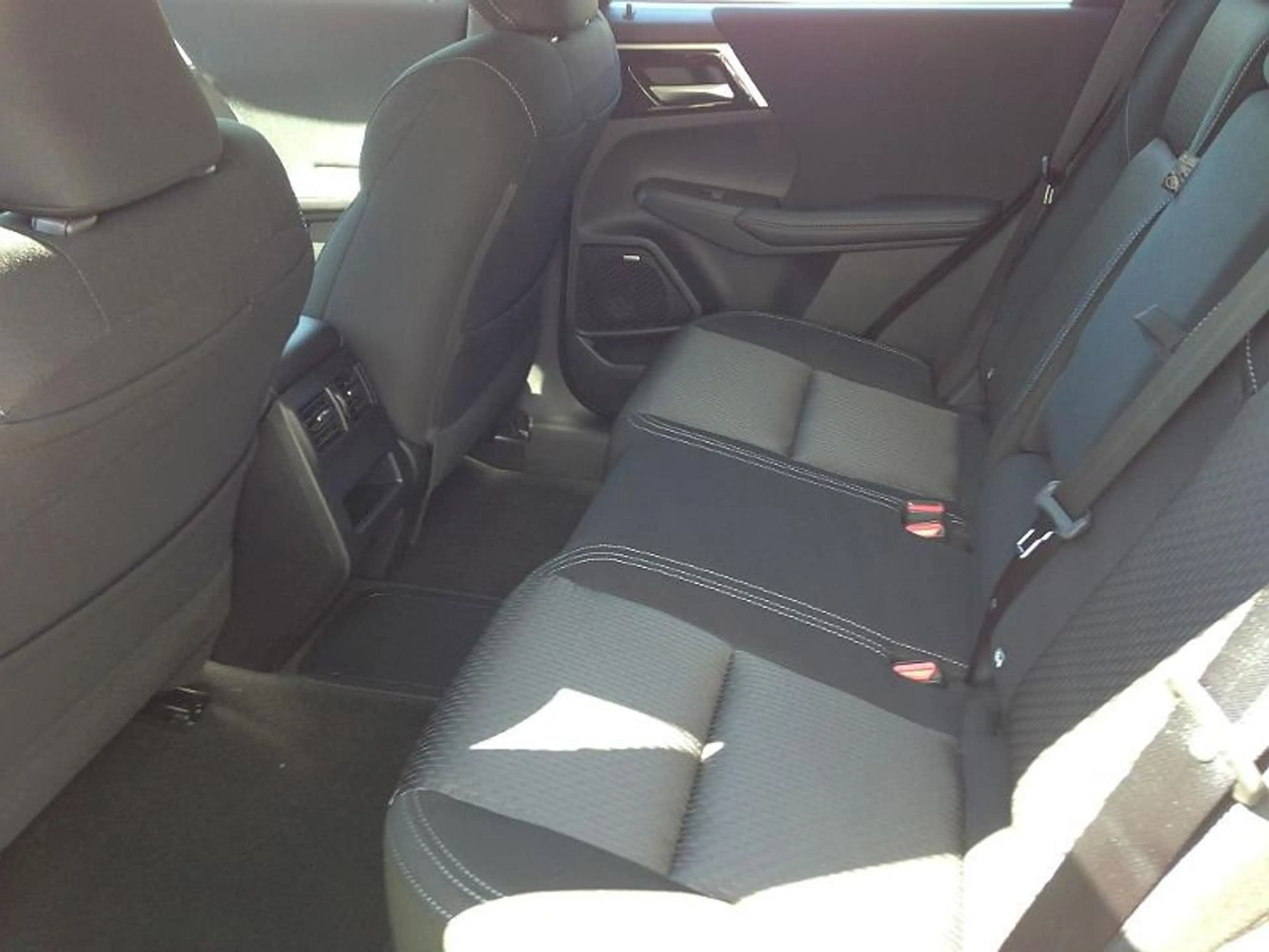 Mitsubishi Outlander 2.4L PHEV BASIS — photo 4