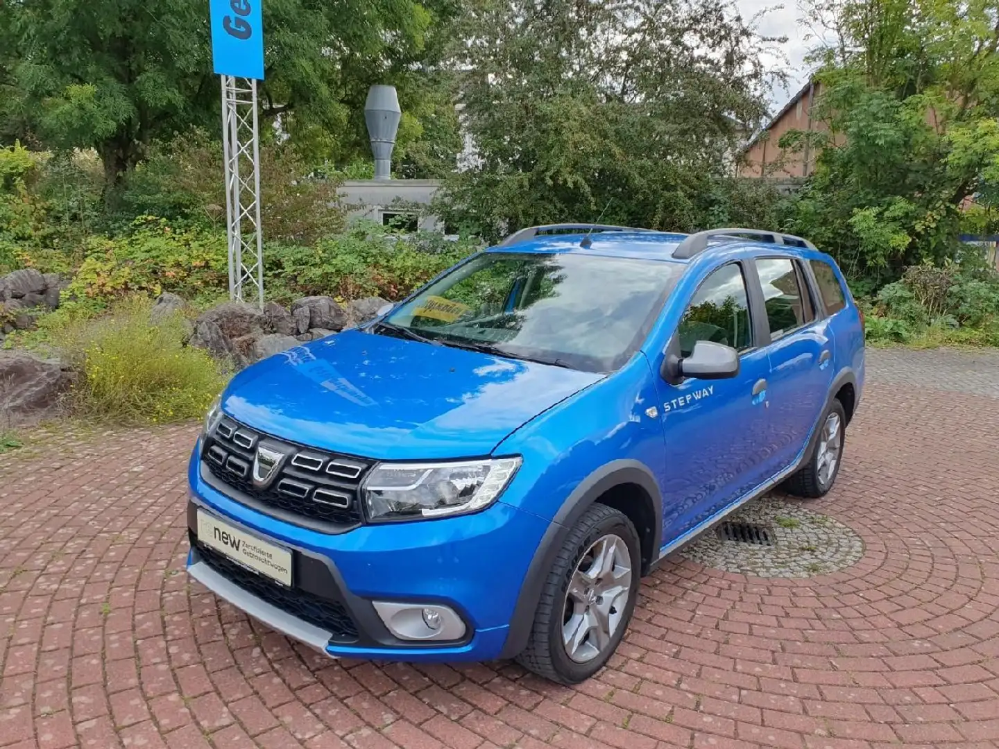 Dacia Logan MCV II Stepway TCe 90 Blau - 1