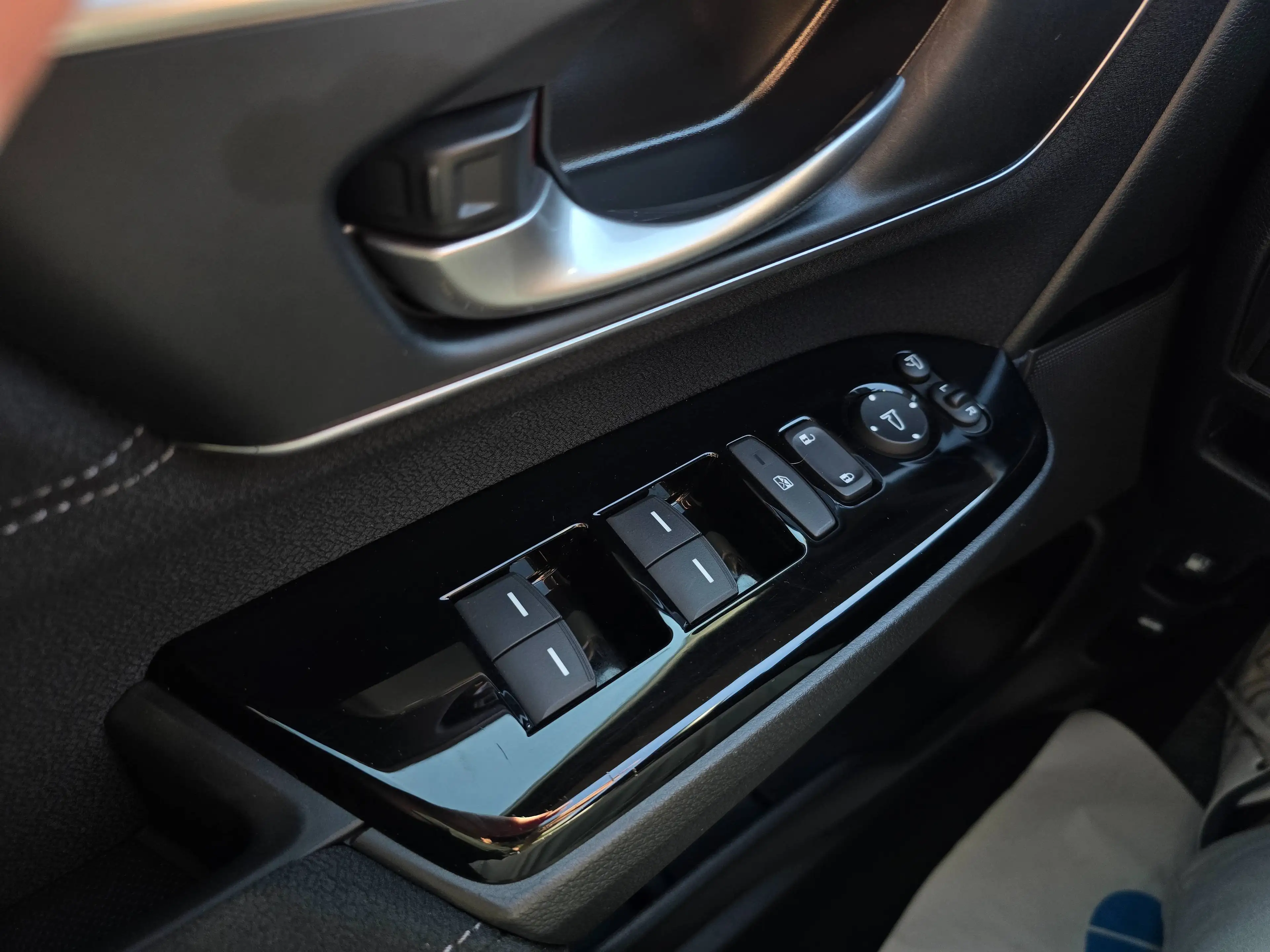 Honda CR-V 2.0 i-MMD HYBRID 2WD Elegance — photo 15