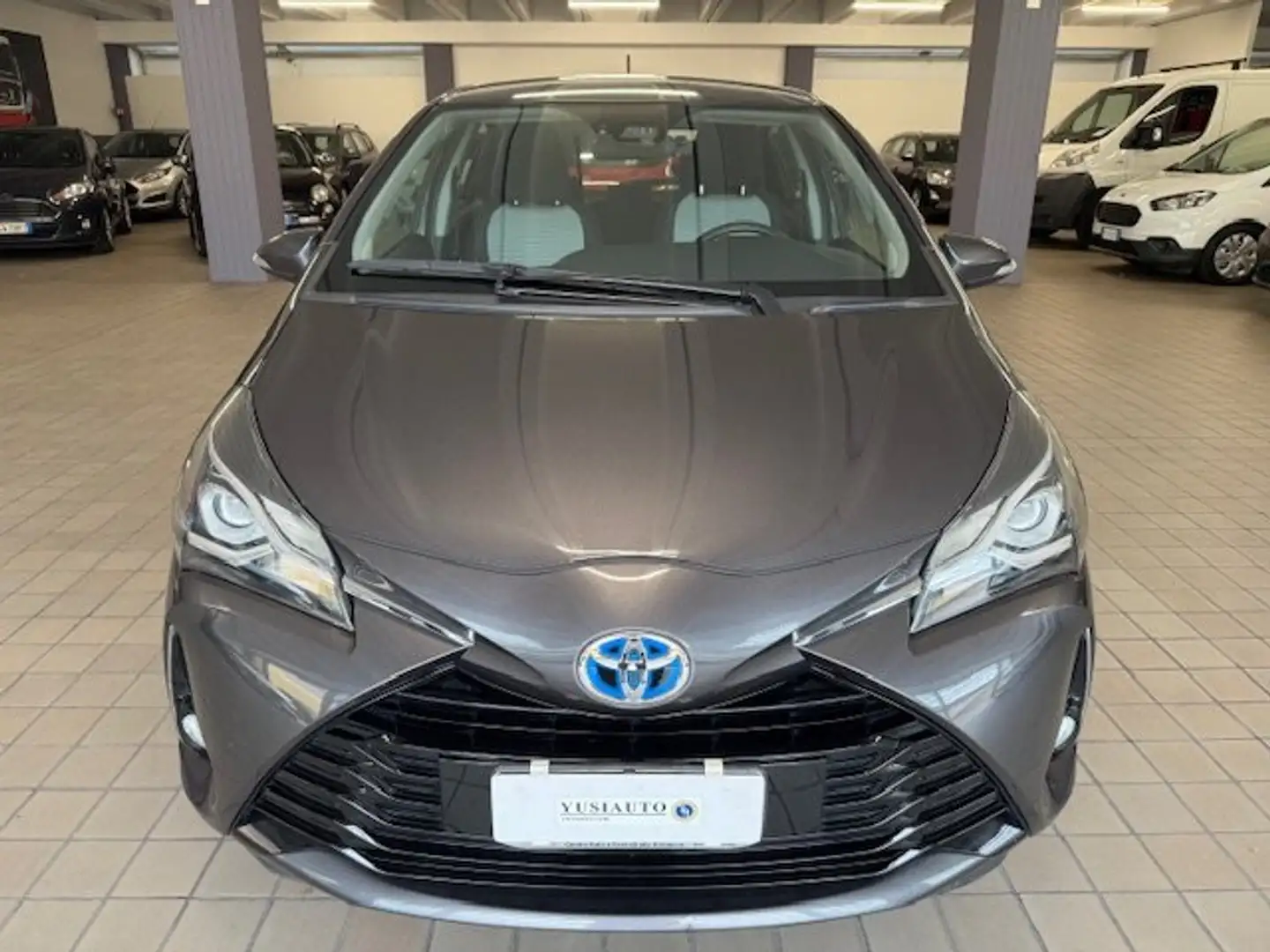 Toyota Yaris Yaris 5p 1.5h Active Grau - 2