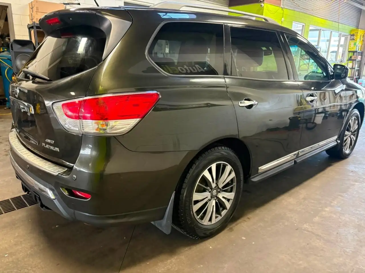 Nissan Pathfinder снимка Nissan Pathfinder