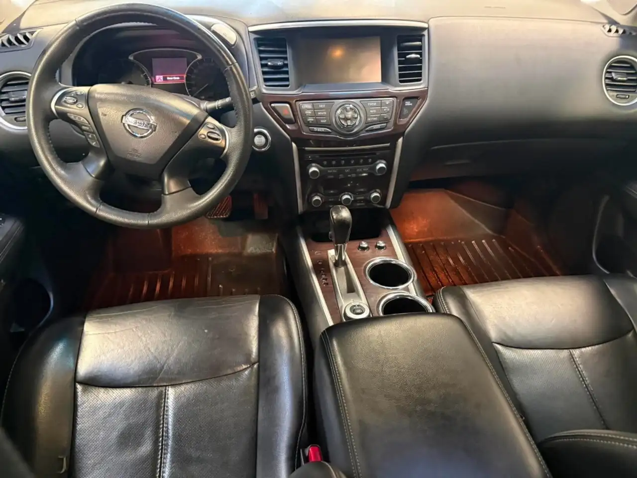 Nissan Pathfinder снимка Nissan Pathfinder