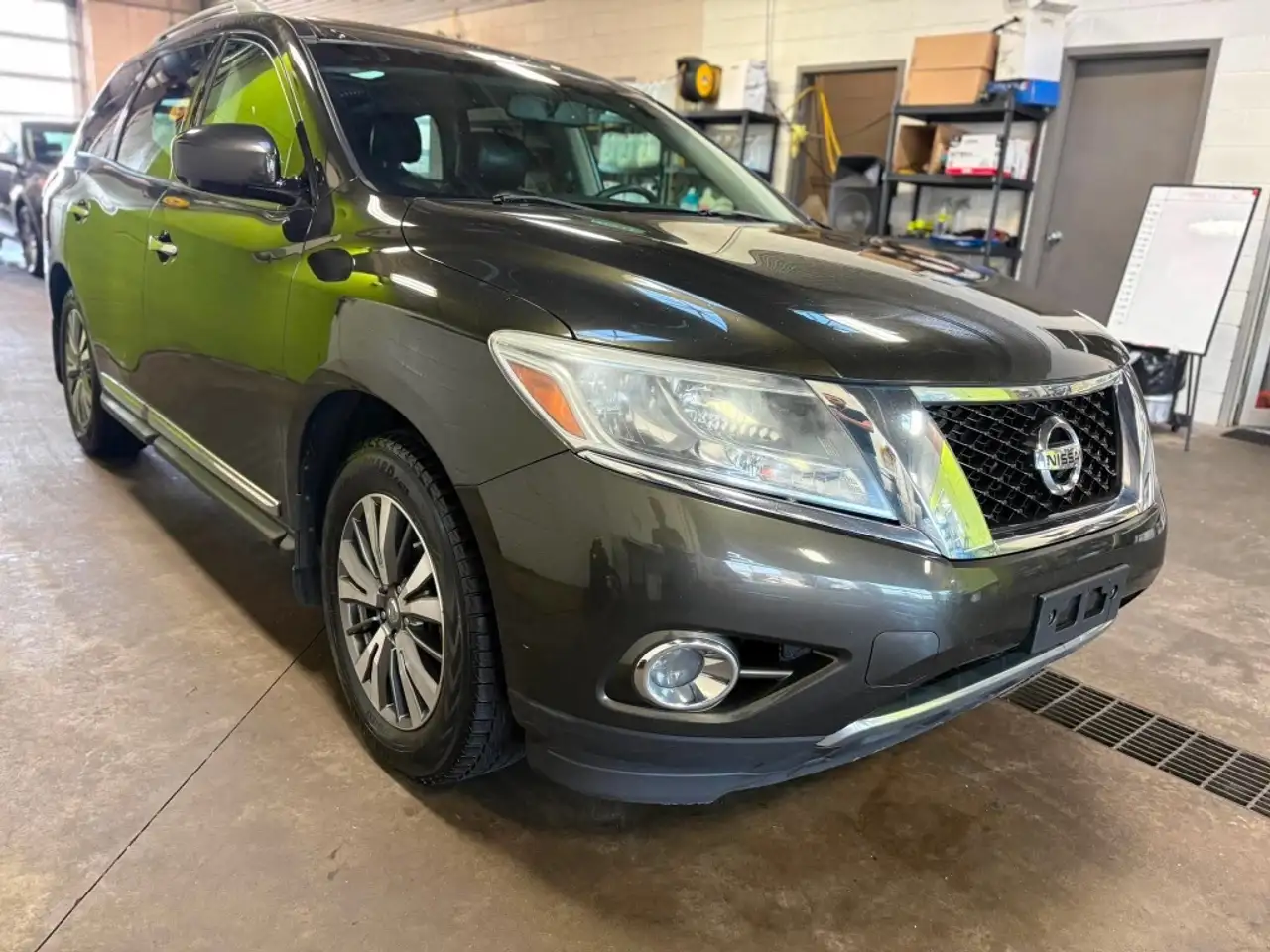 Nissan Pathfinder снимка Nissan Pathfinder