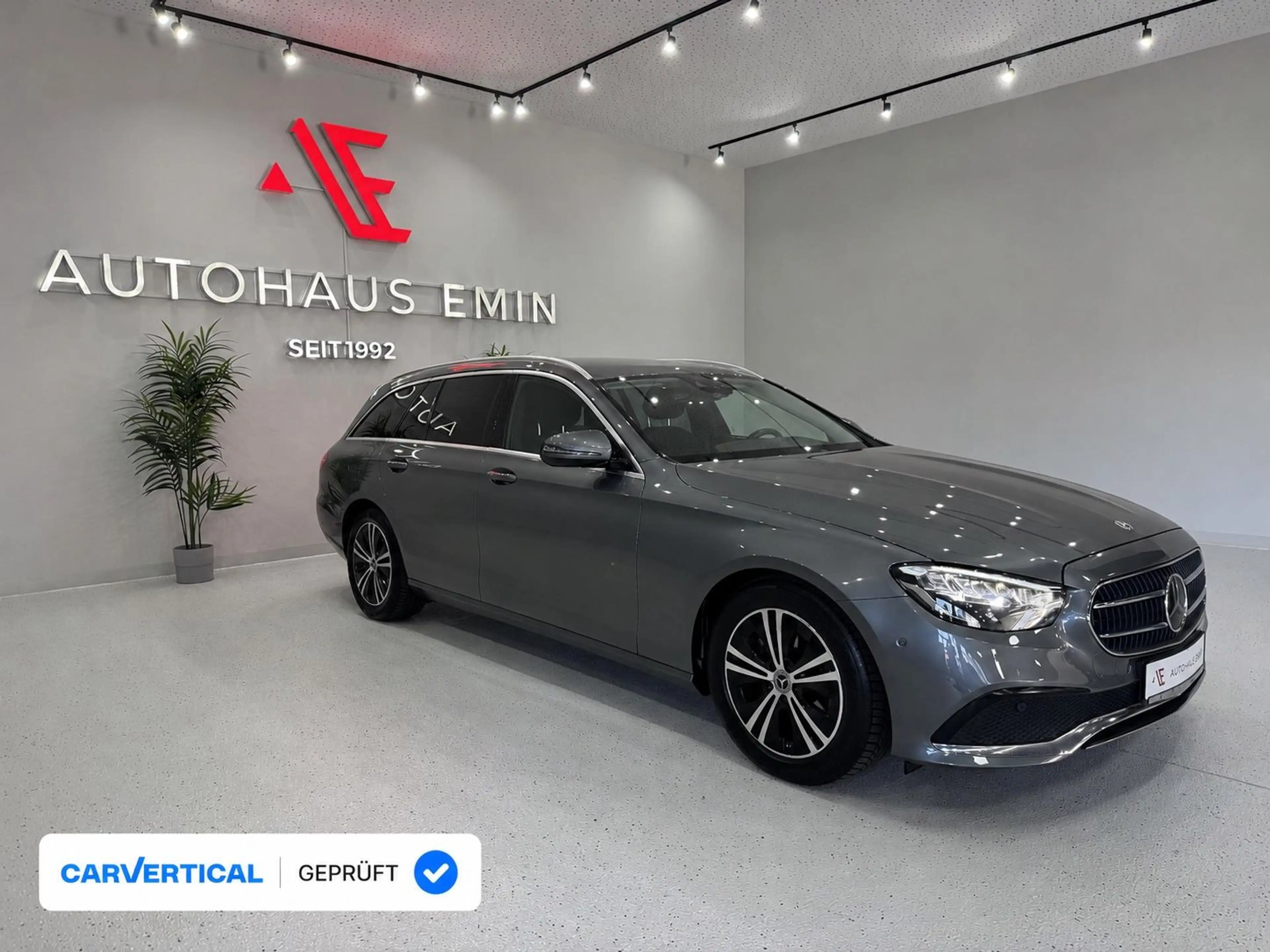 Mercedes-Benz E 220 d T-Modell *1.HAND,9G-TRONIC,BURMESTER!*