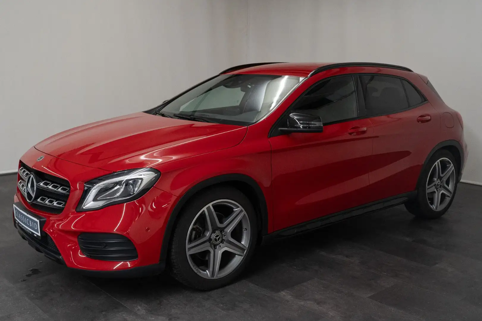 Mercedes-Benz GLA 250 4Matic Rot - 1