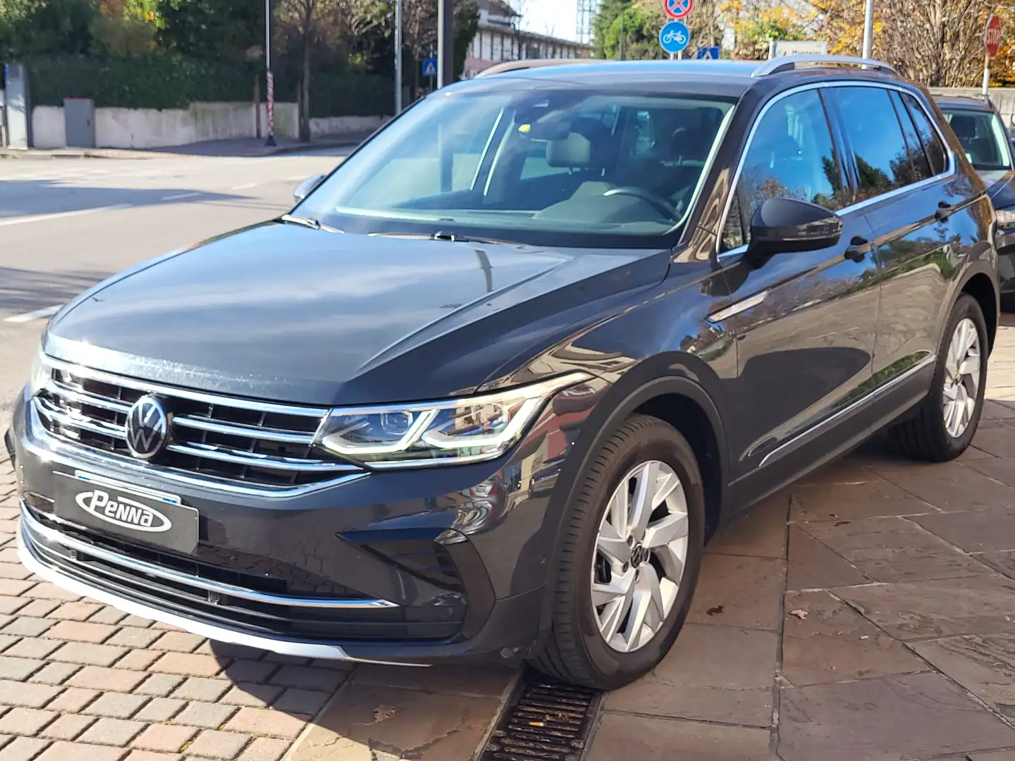 Volkswagen Tiguan 2.0 TDI Elegance DSG Gris - 2