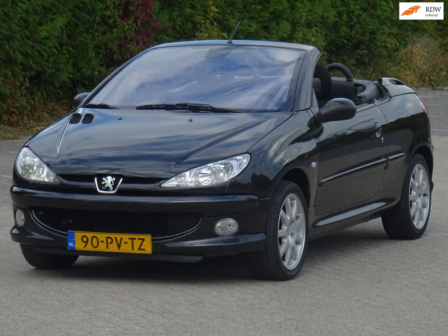 Peugeot 206 CC 2.0-16V BJ2005 97DKM NAP/CLIMA/APK Schwarz - 1