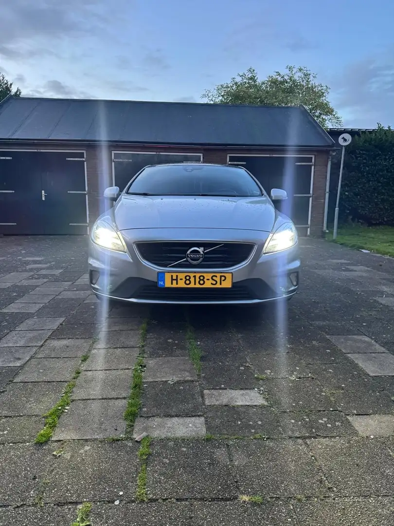 Volvo V40 2.0 D3 Ocean Race Grijs - 2