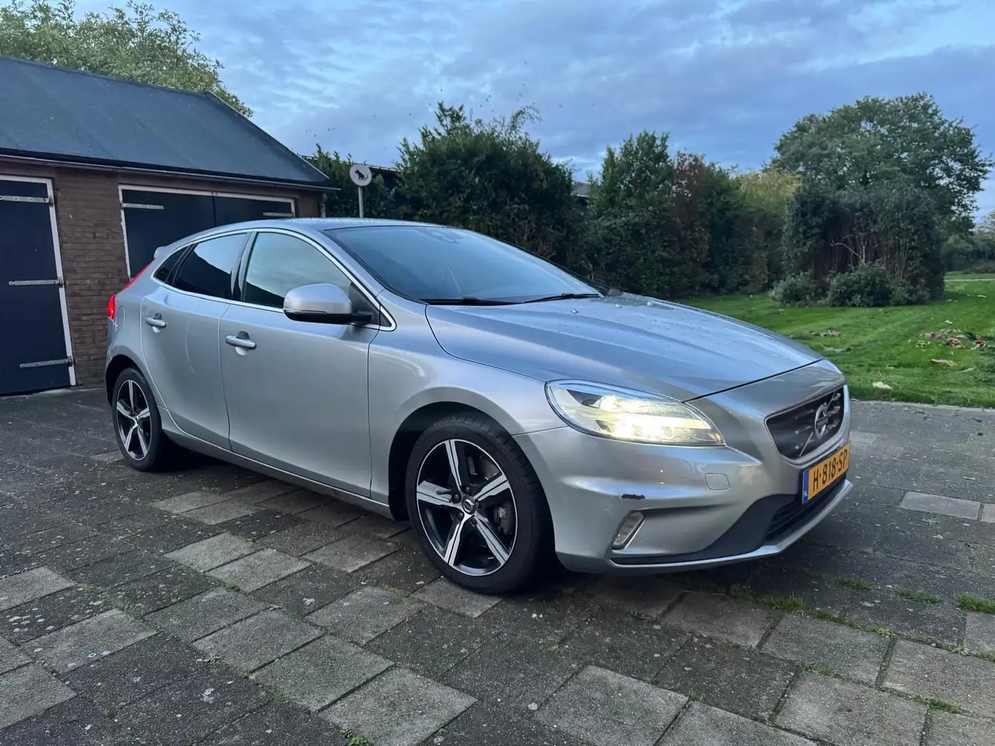 Volvo V40 2.0 D3 Ocean Race Grijs - 1