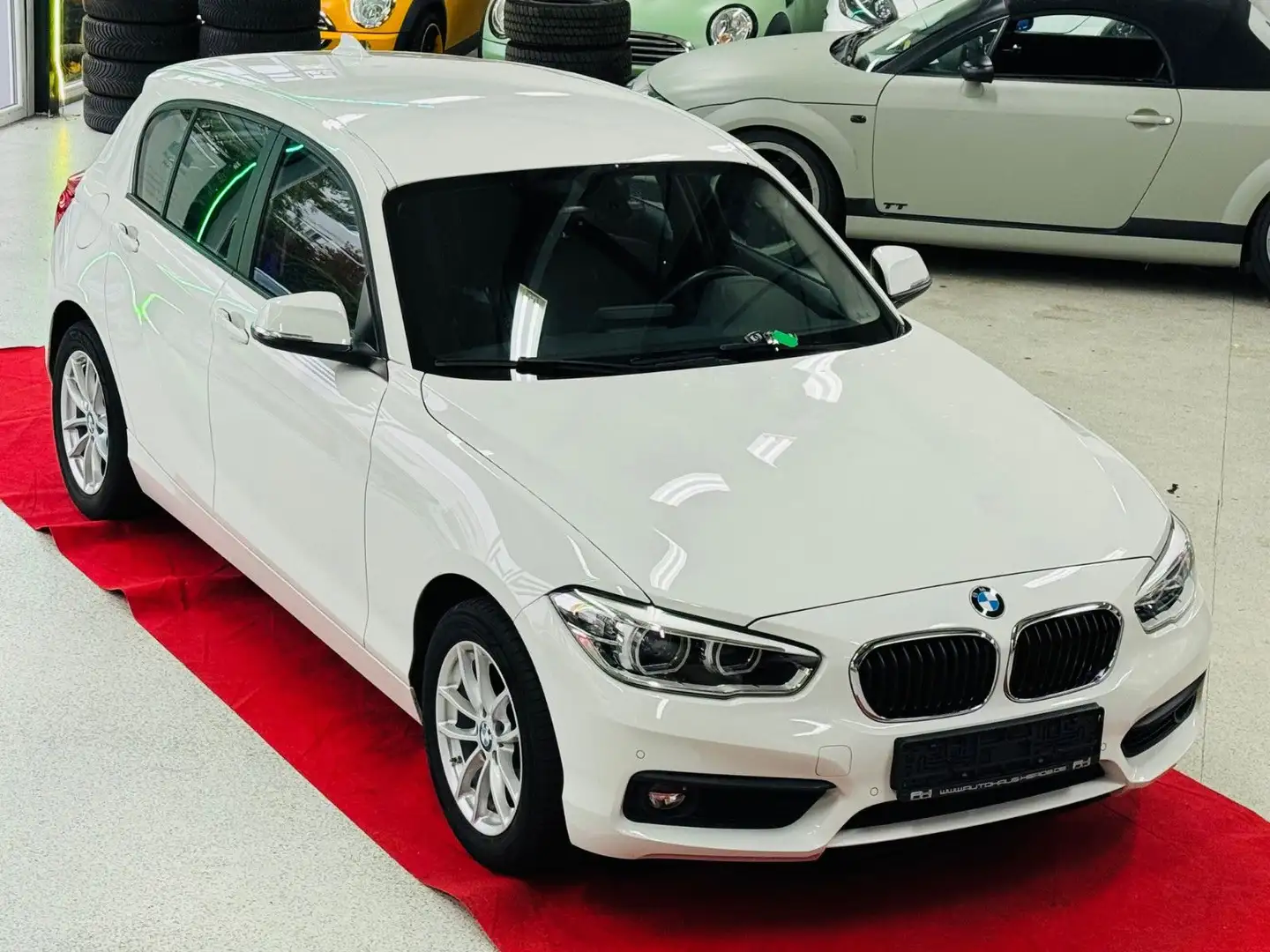BMW 120 i Advantage -5-trg. -LED -AHK Weiß - 1
