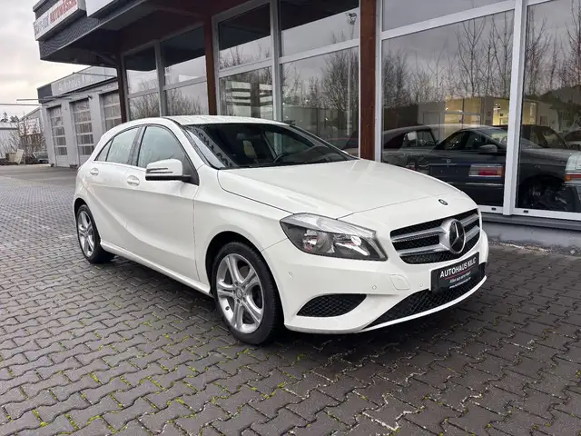 Mercedes-Benz A 180 BlueEfficiency Navi Teilleder