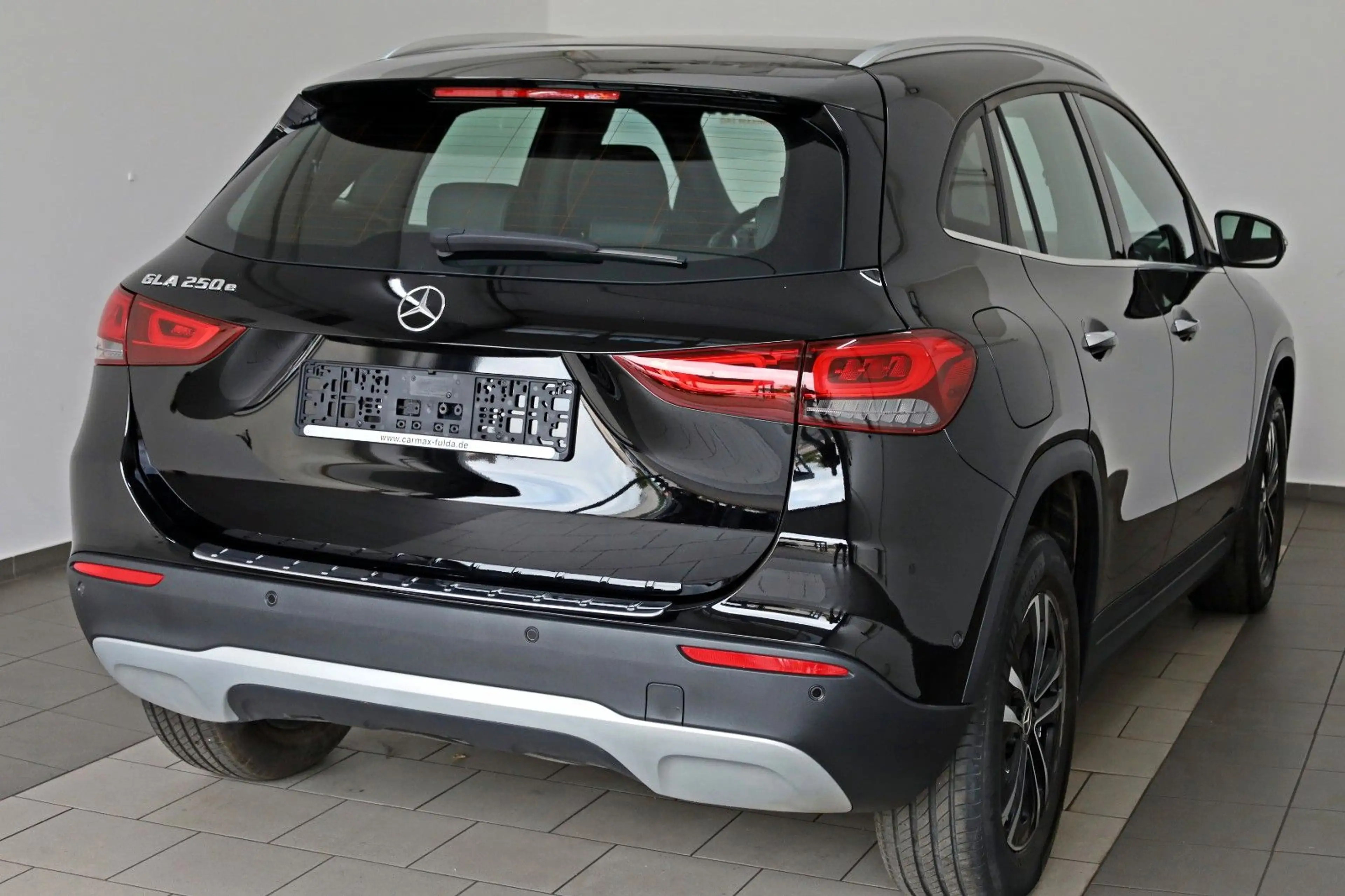 Mercedes-Benz GLA 250 e Style Navi,Park P,Kamera,T.Leder,SH,LED — photo 2