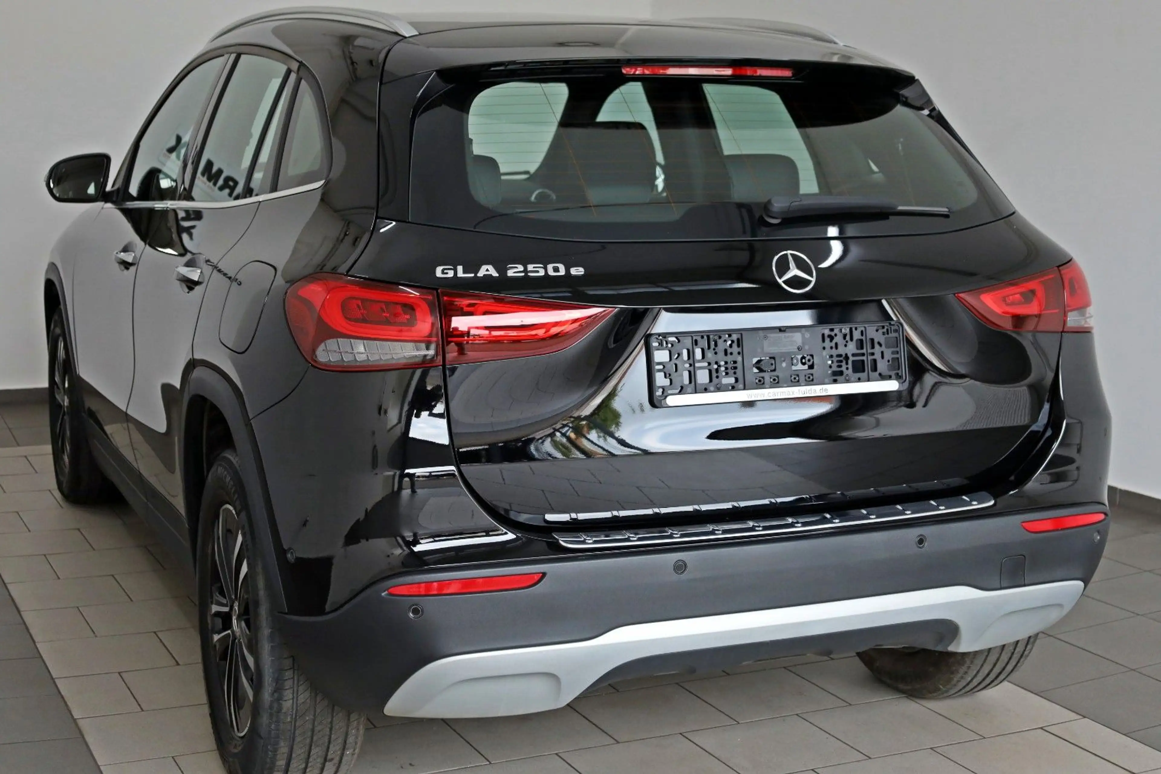 Mercedes-Benz GLA 250 e Style Navi,Park P,Kamera,T.Leder,SH,LED — photo 8