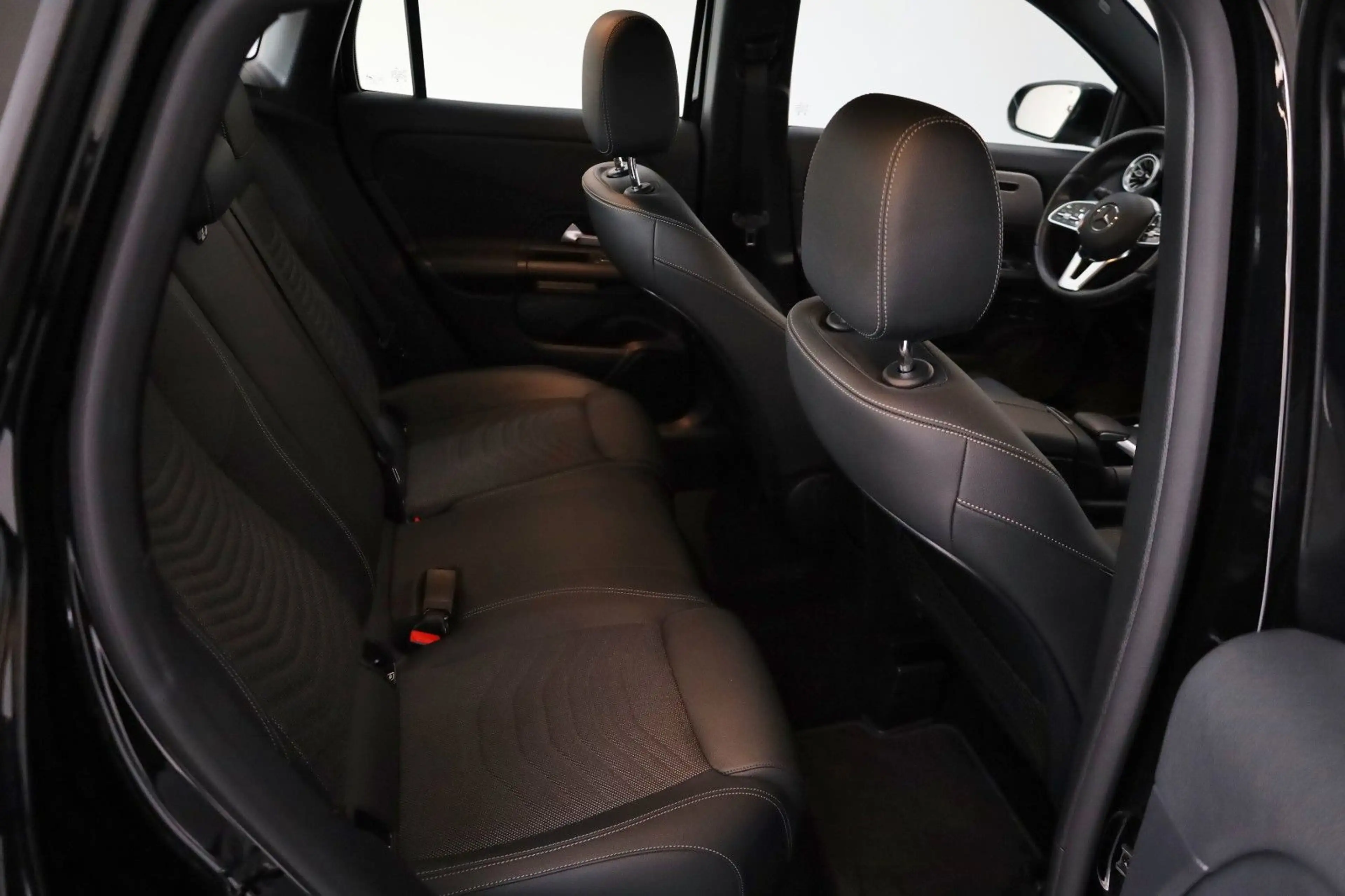 Mercedes-Benz GLA 250 e Style Navi,Park P,Kamera,T.Leder,SH,LED — photo 6