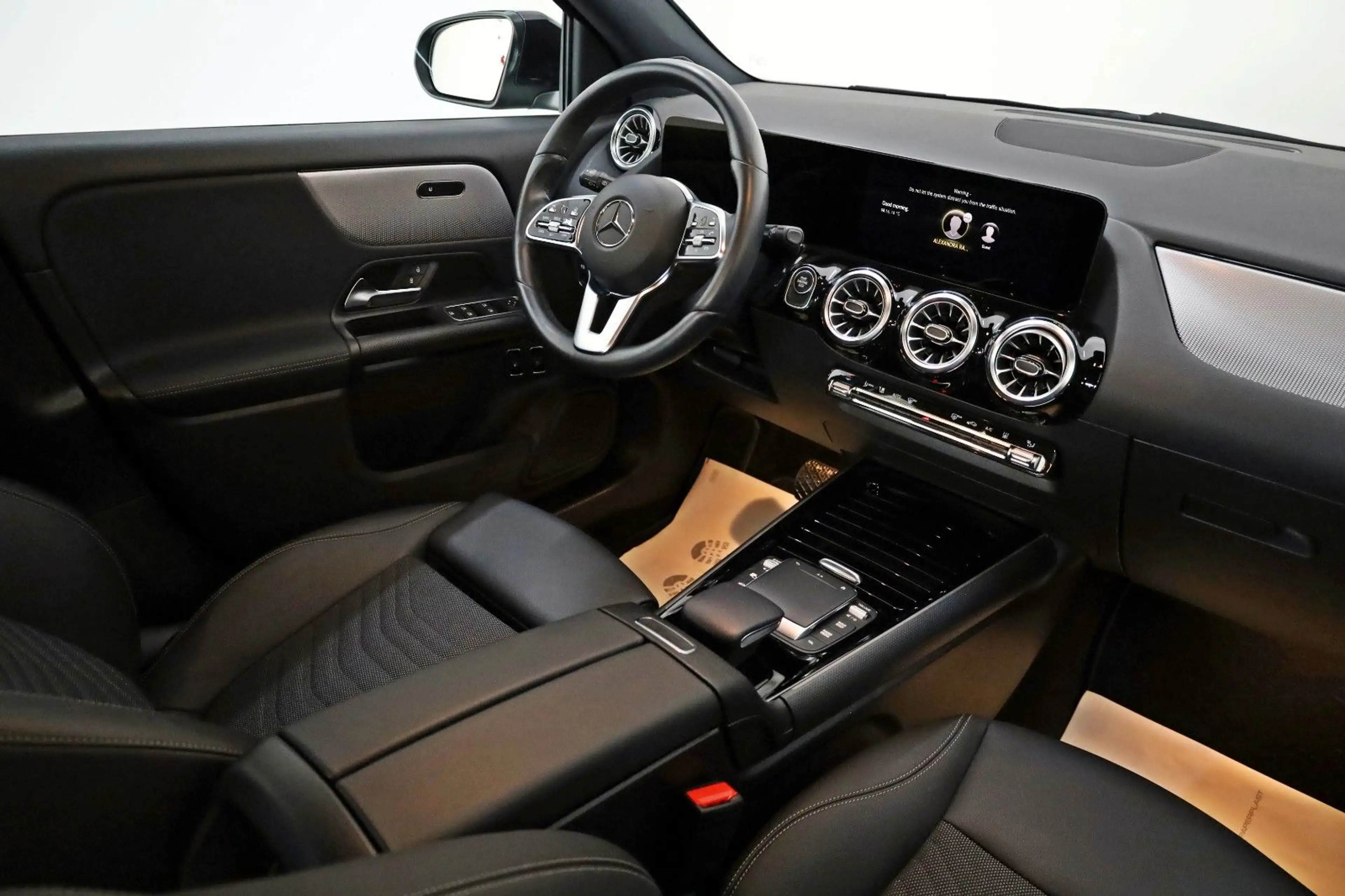 Mercedes-Benz GLA 250 e Style Navi,Park P,Kamera,T.Leder,SH,LED — photo 3