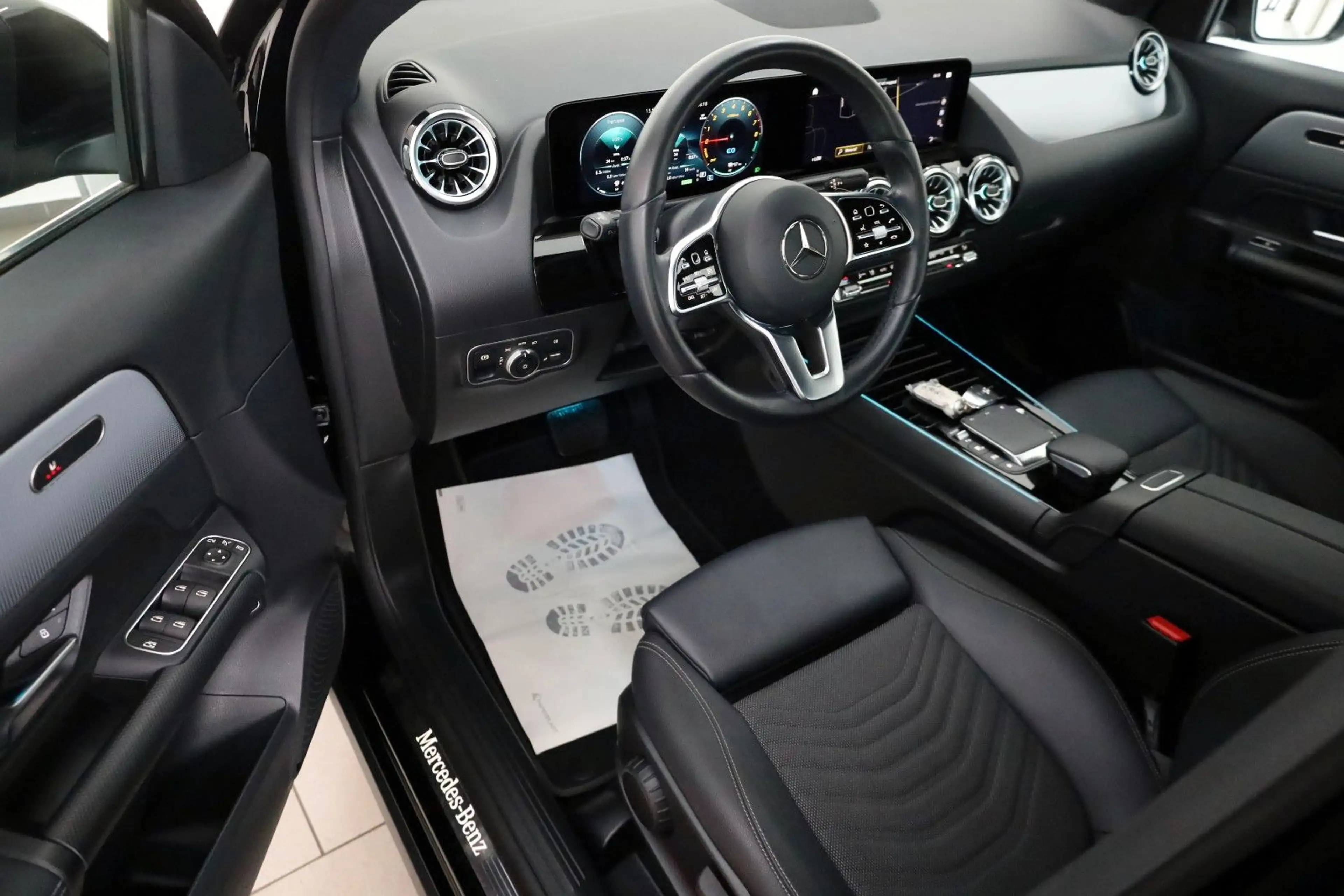Mercedes-Benz GLA 250 e Style Navi,Park P,Kamera,T.Leder,SH,LED — photo 9