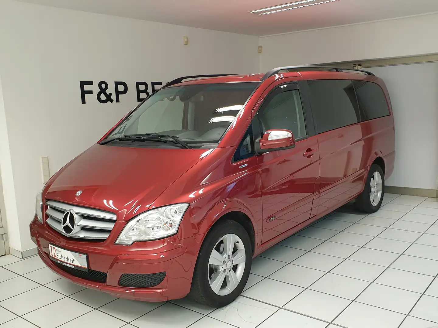 Mercedes-Benz Viano 3.0 CDI DPF Lang Automatik 1.Hand Scheckheft Červená - 1