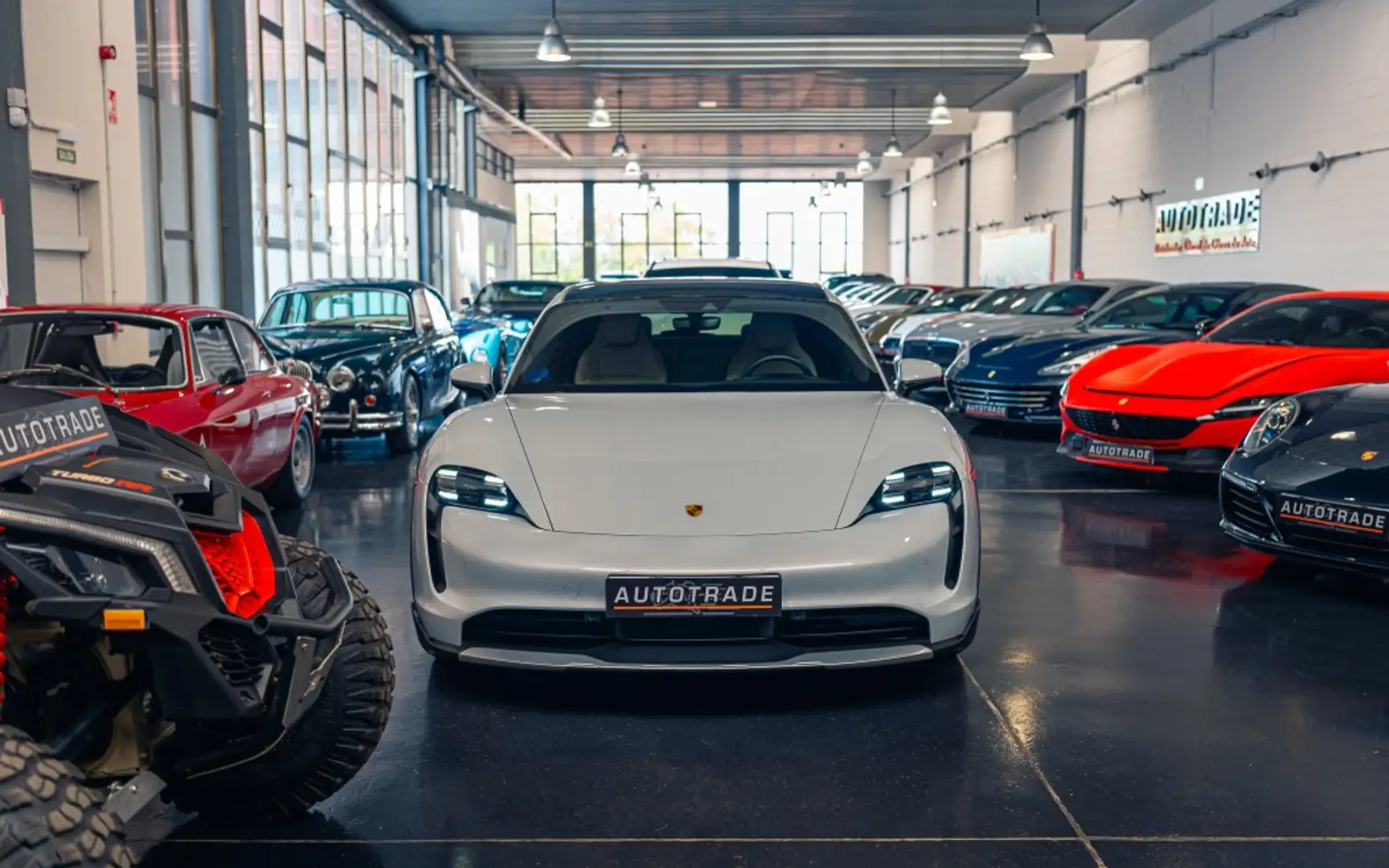 Porsche Taycan 4 Cross Turismo Grijs - 2