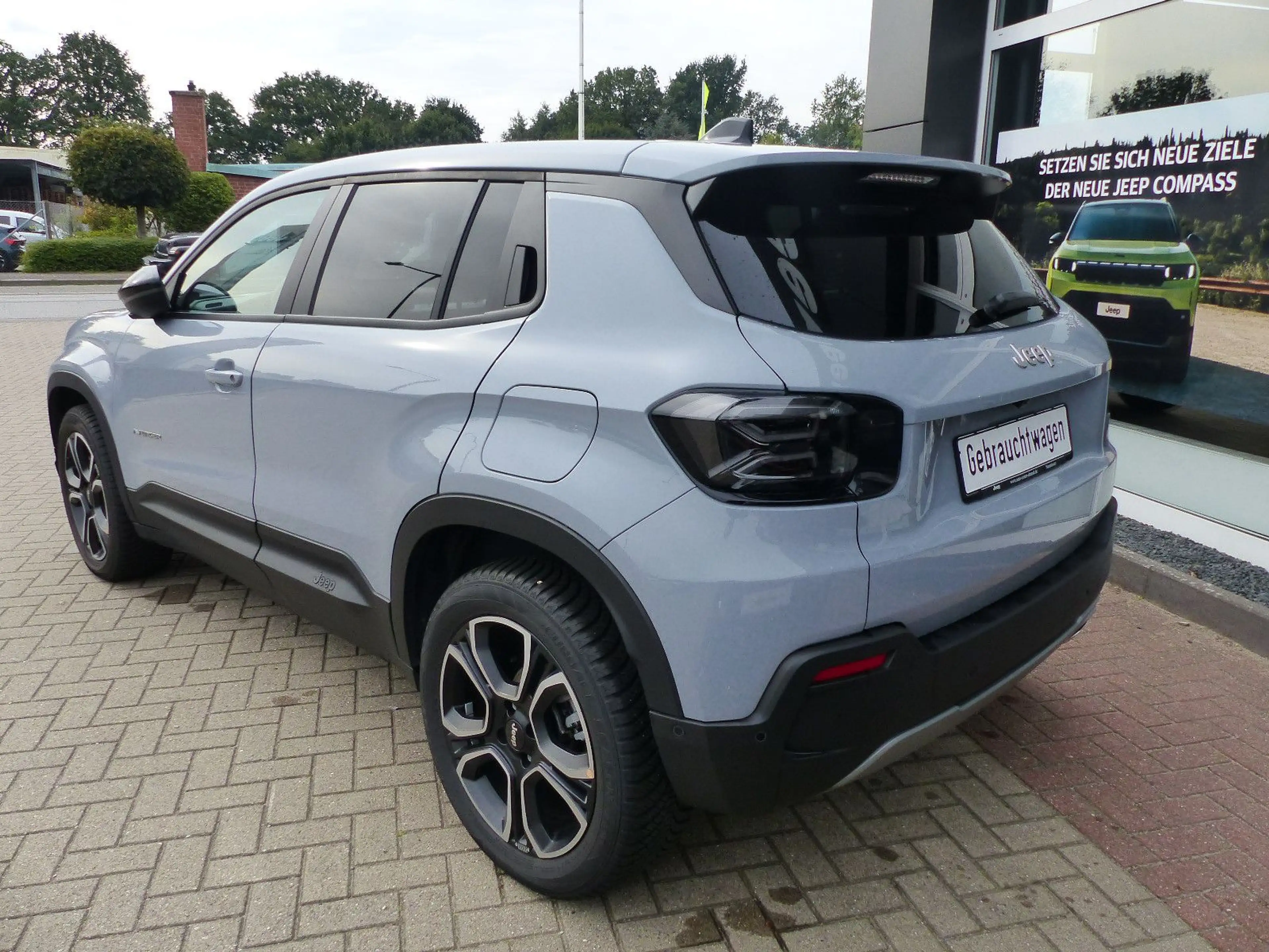 Jeep Avenger Summit Mild-Hybrid — photo 11