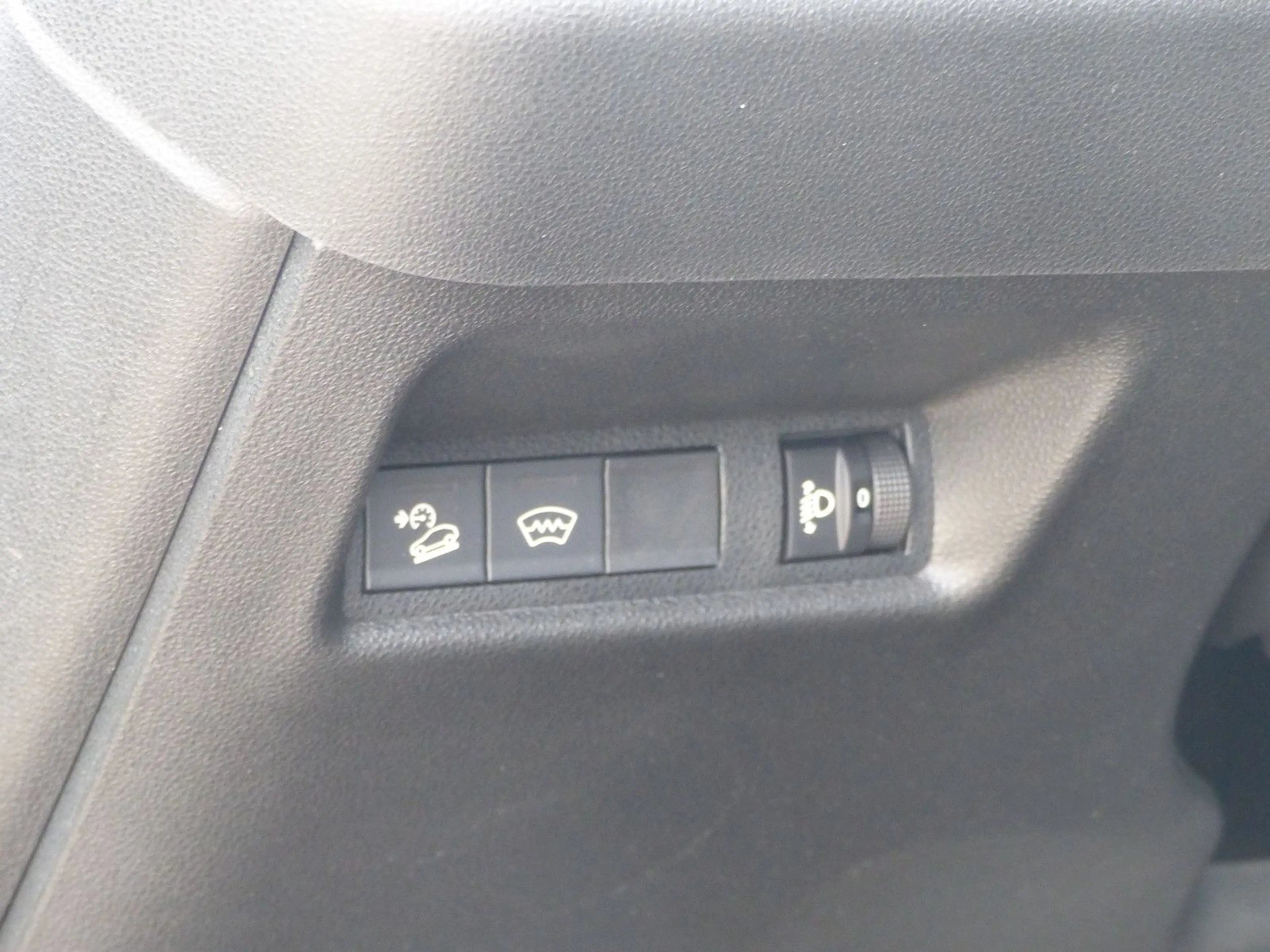 Jeep Avenger Summit Mild-Hybrid — photo 15