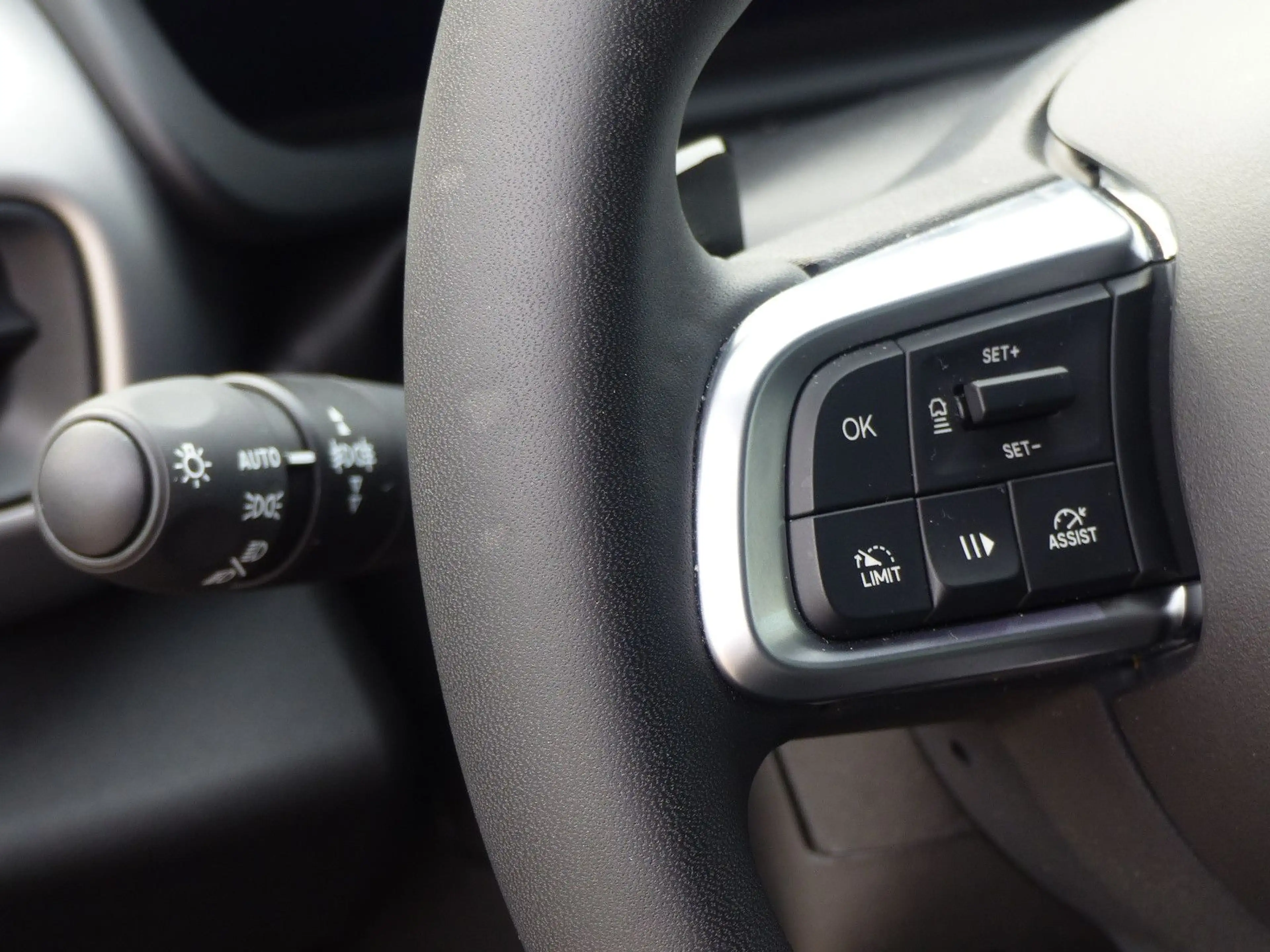 Jeep Avenger Summit Mild-Hybrid — photo 14