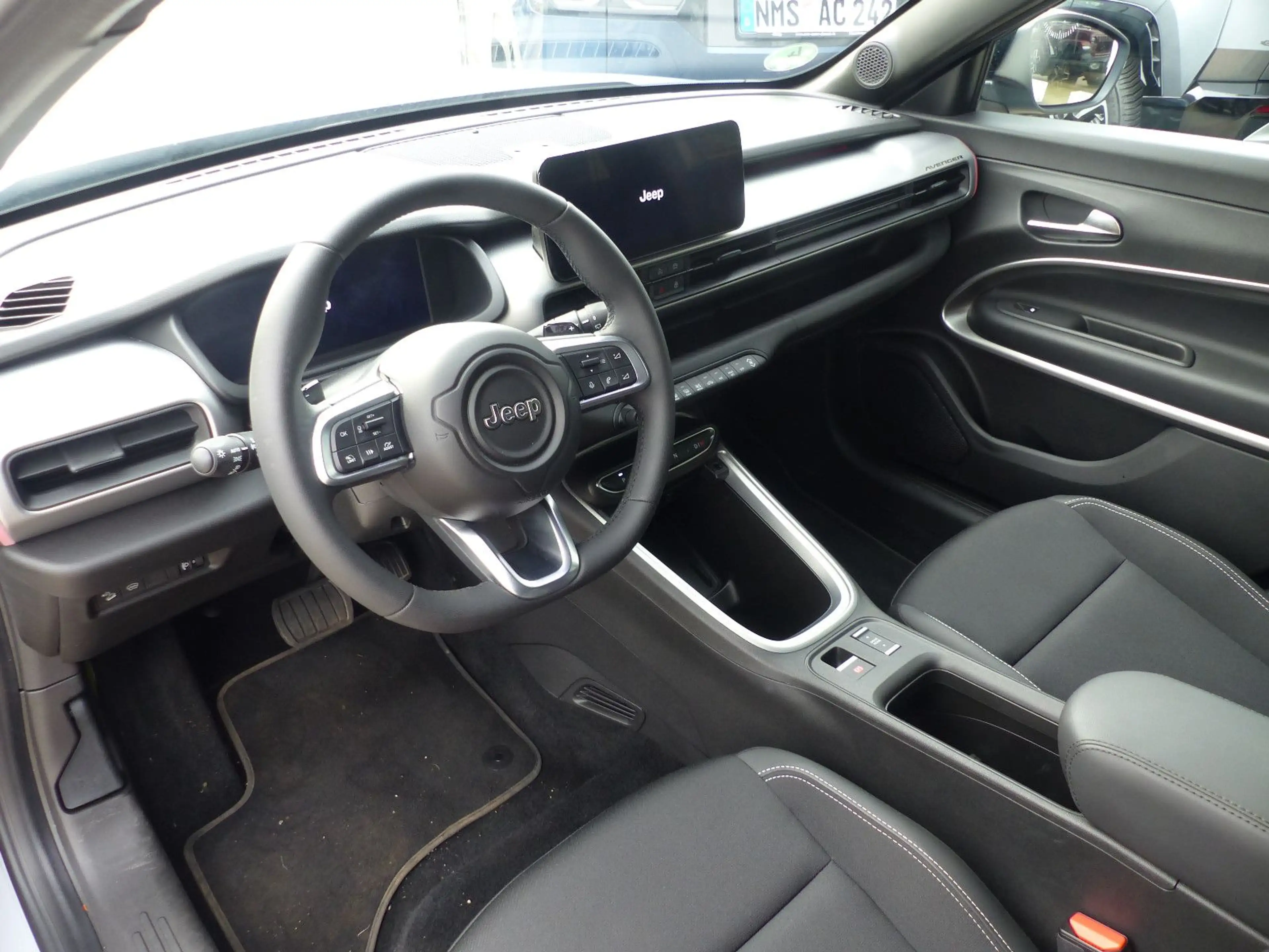 Jeep Avenger Summit Mild-Hybrid — photo 12