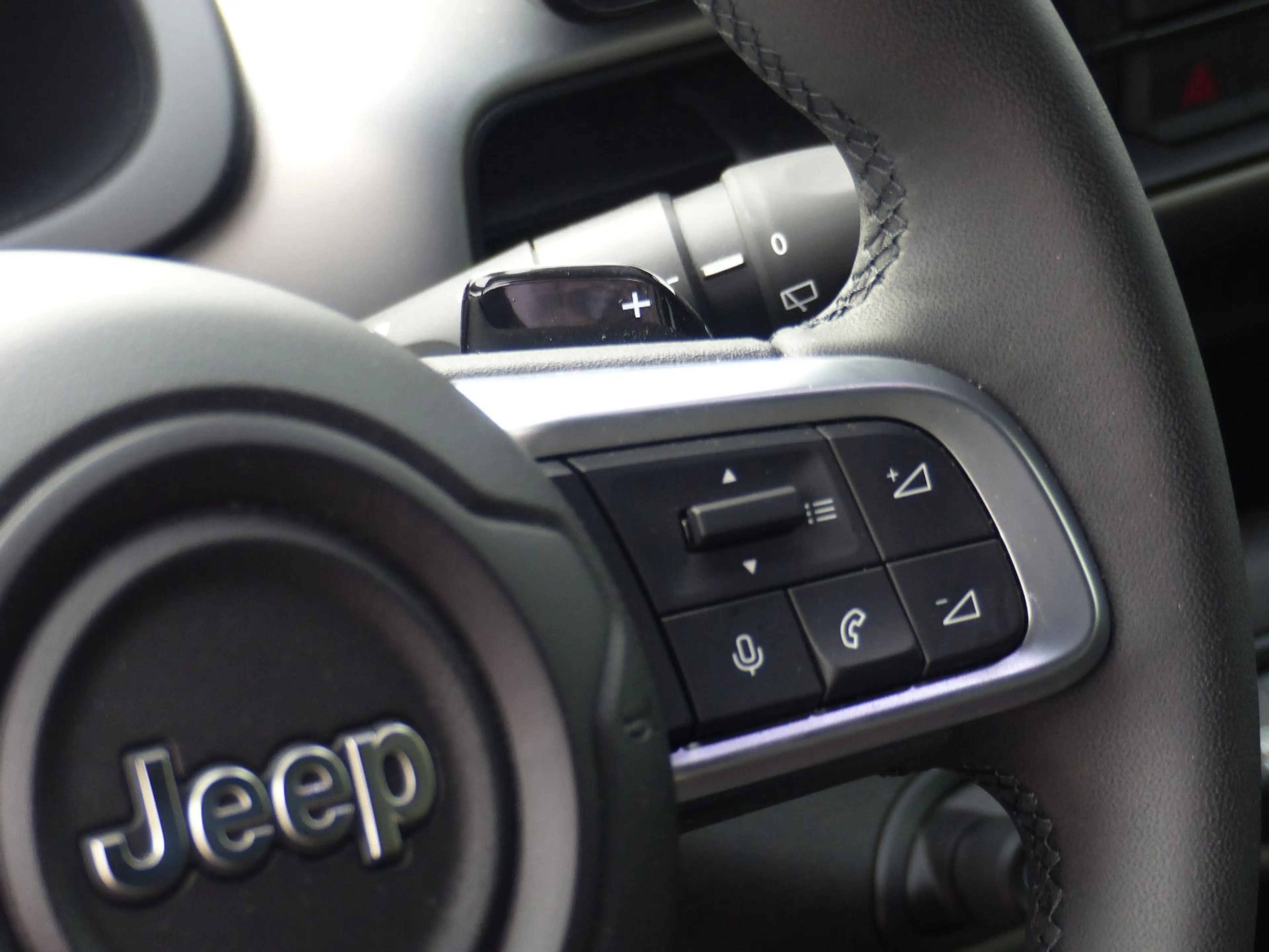 Jeep Avenger Summit Mild-Hybrid — photo 13
