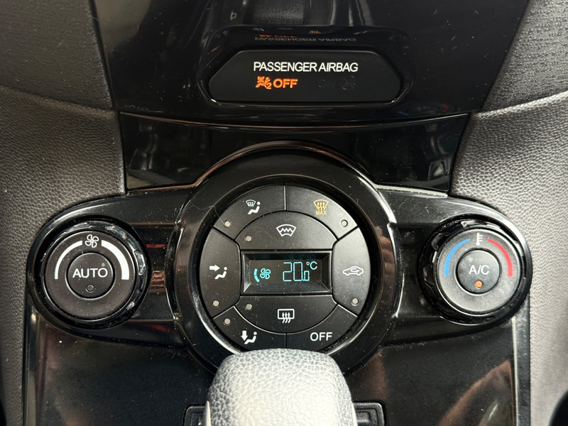 Ford Fiesta 1.0 EcoBoost Titanium Automaat — photo 8