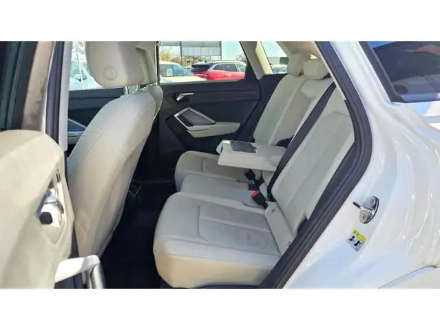 Audi Q3 view 22