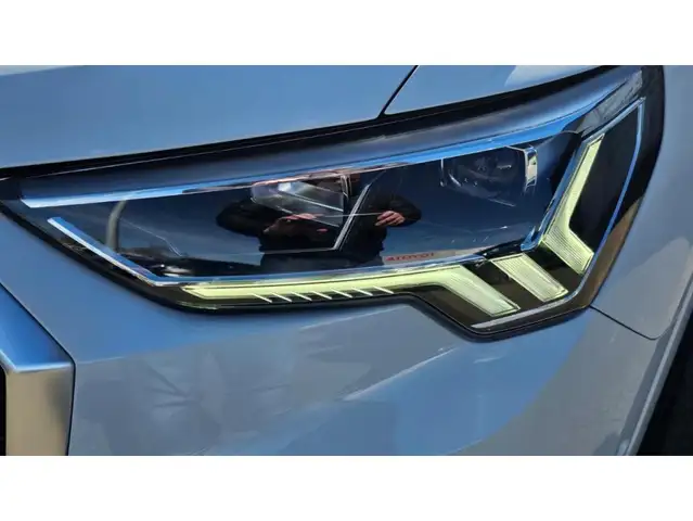 Audi Q3 view 19