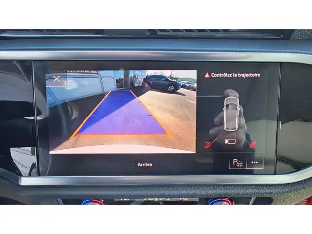 Audi Q3 view 11