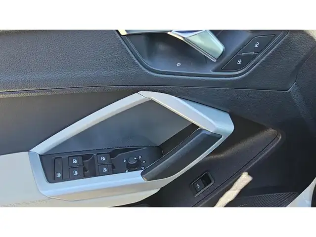 Audi Q3 view 26