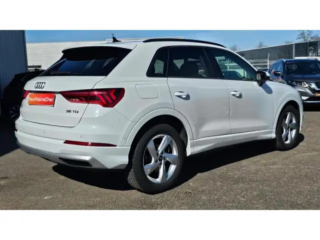 Audi Q3 view 3