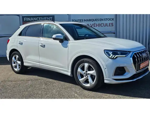 Audi Q3 view 20