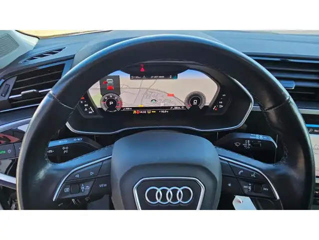 Audi Q3 view 5