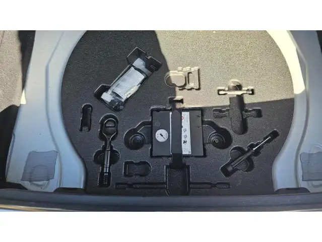 Audi Q3 view 24